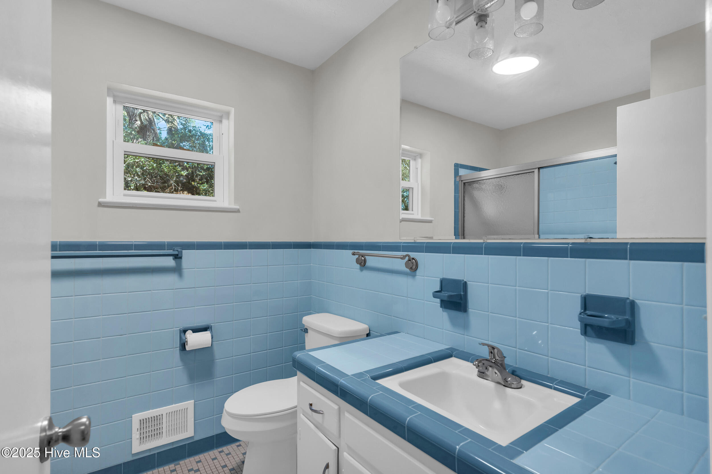 100532133 | Photo 28