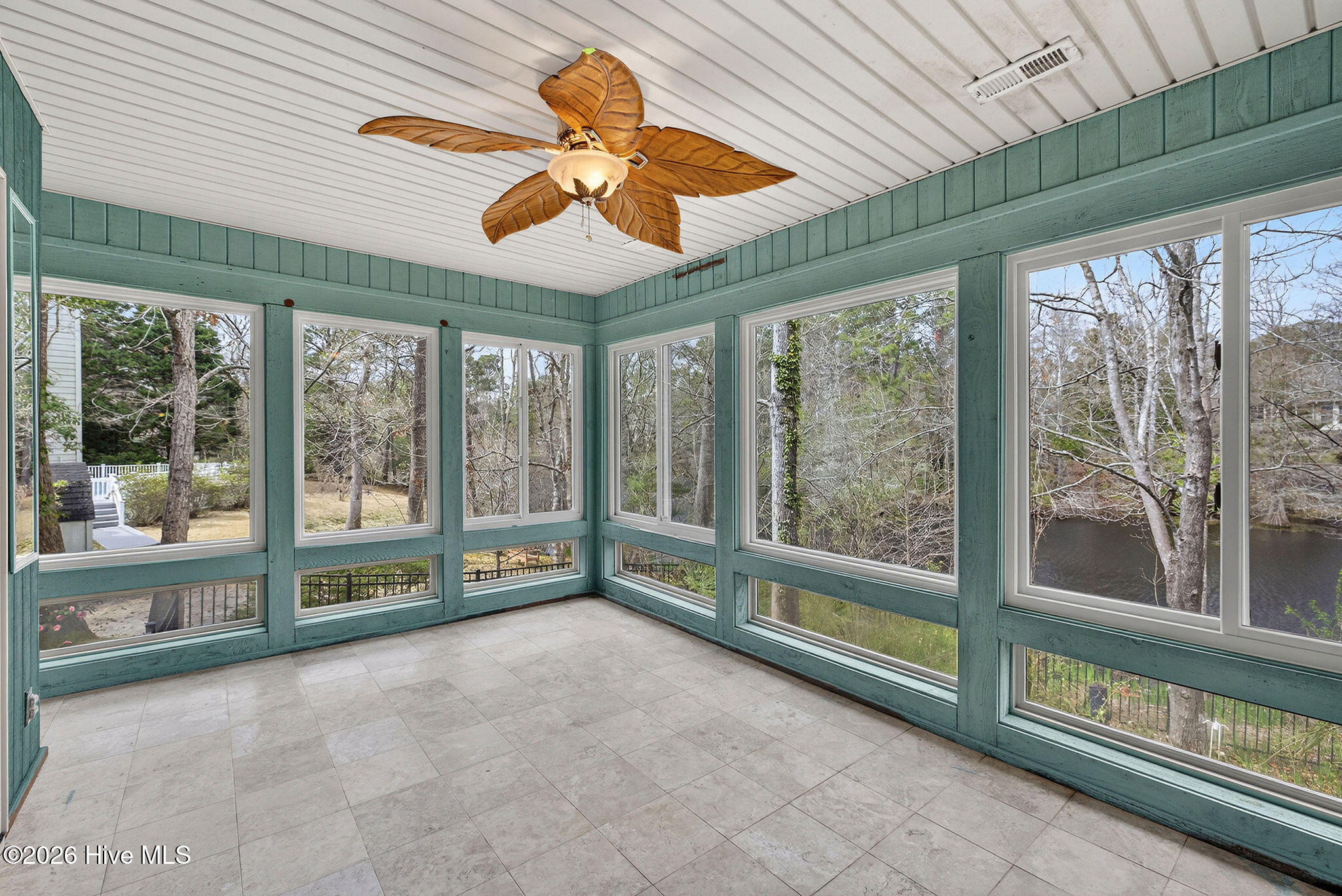 100556345 | Photo 33