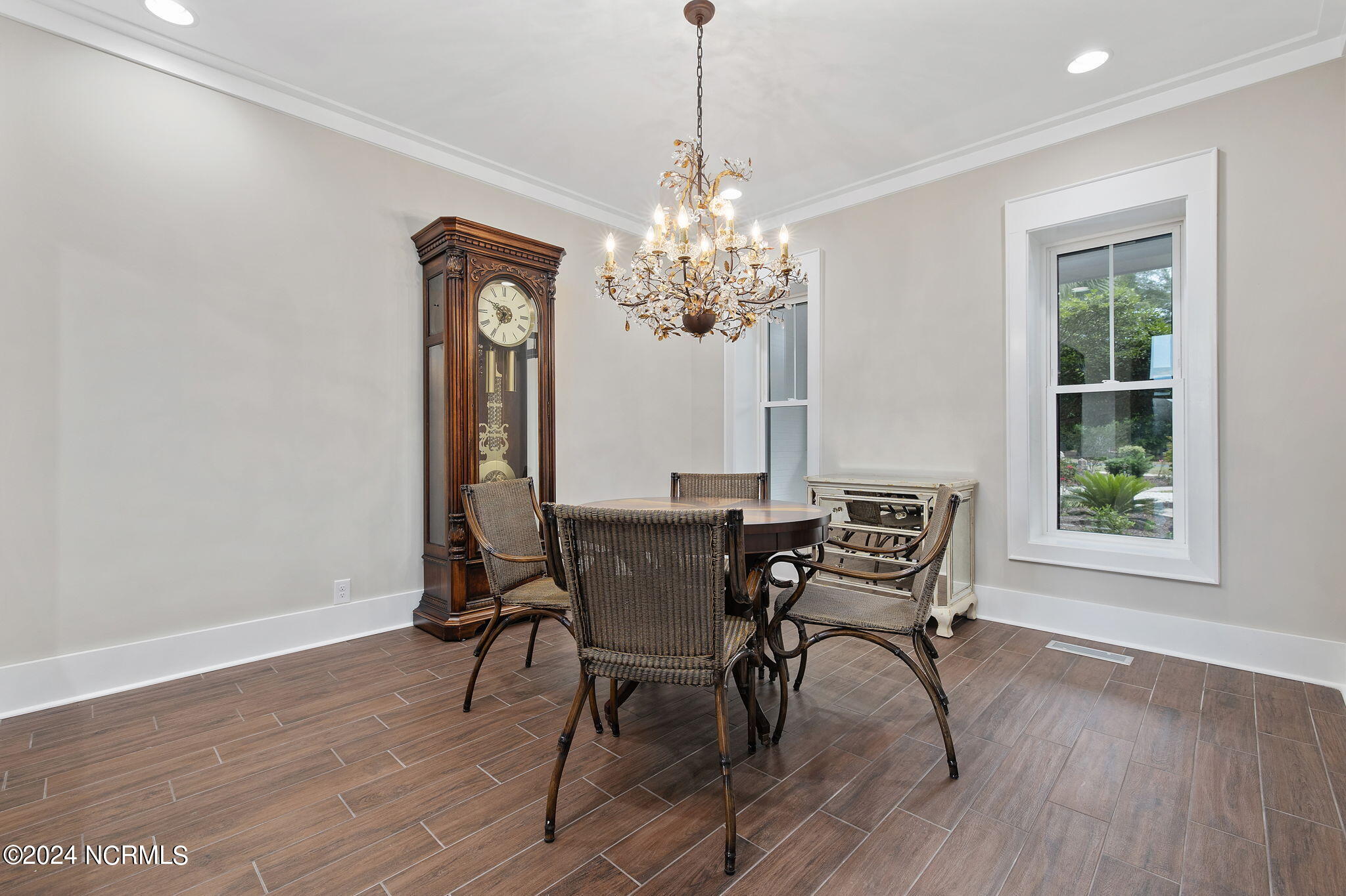 100453856 | Photo 28