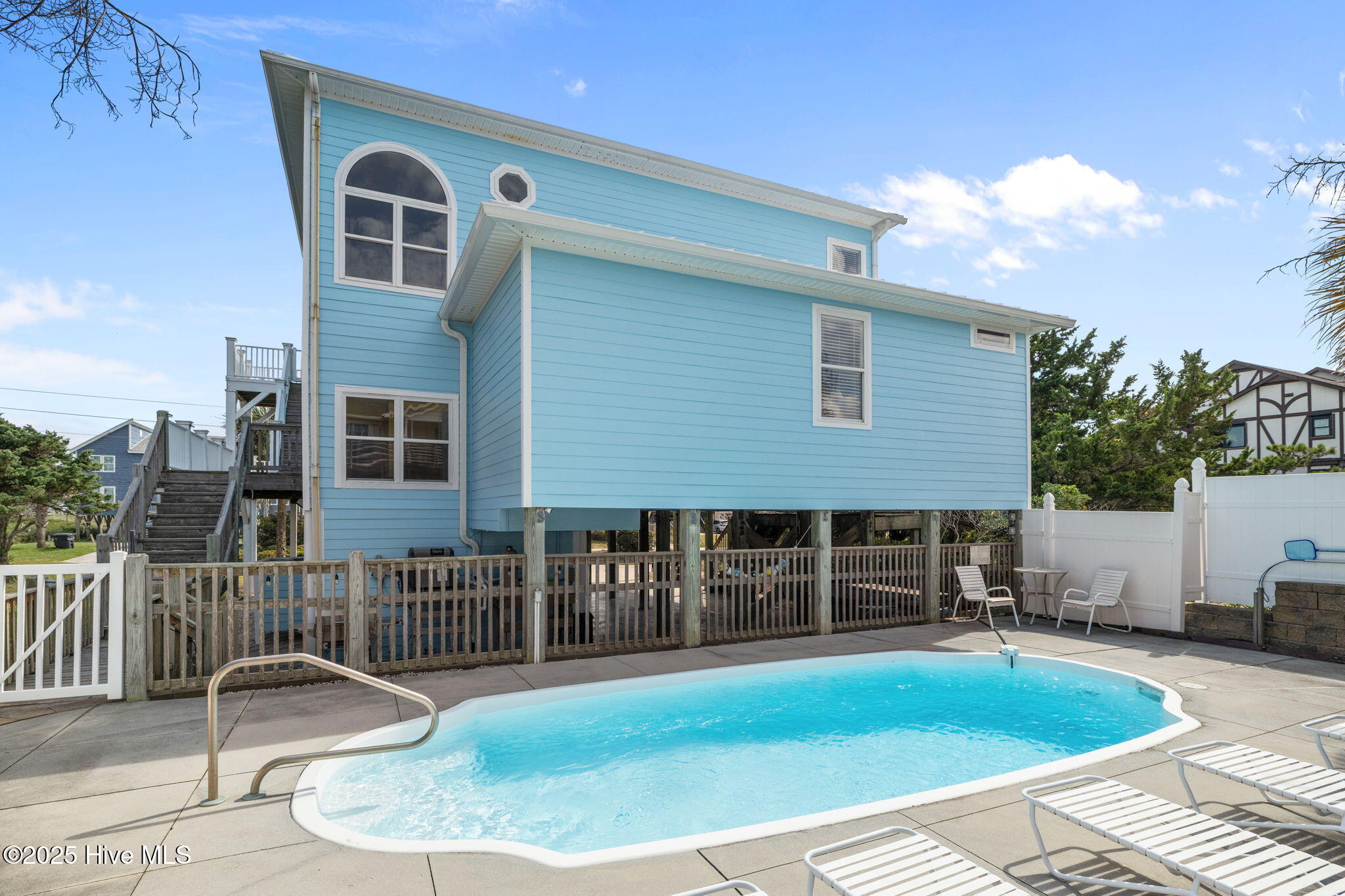 100509576 | Photo 43