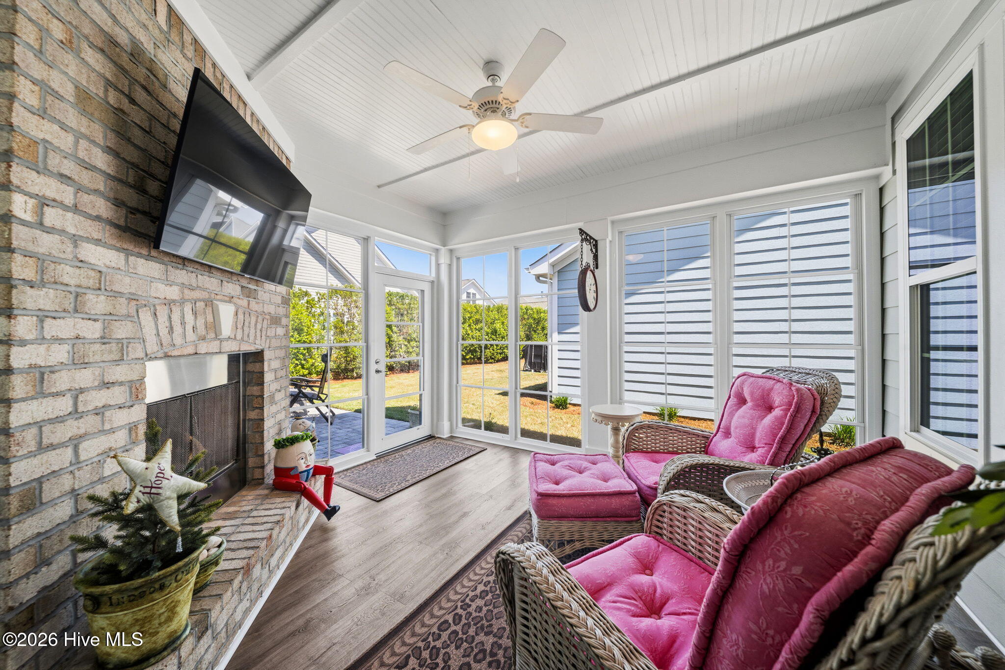 100568500 | Photo 46