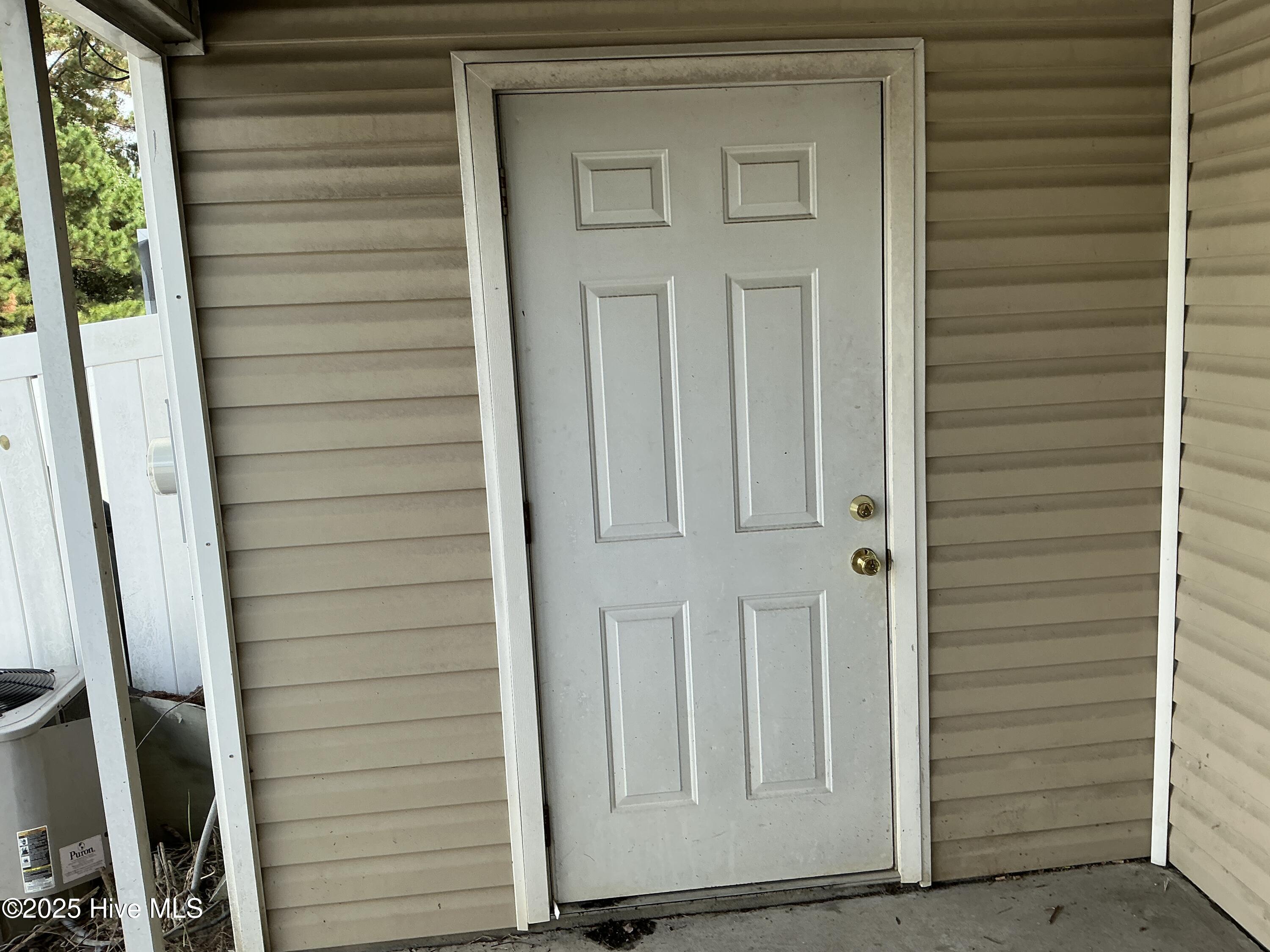 100533706 | Photo 11