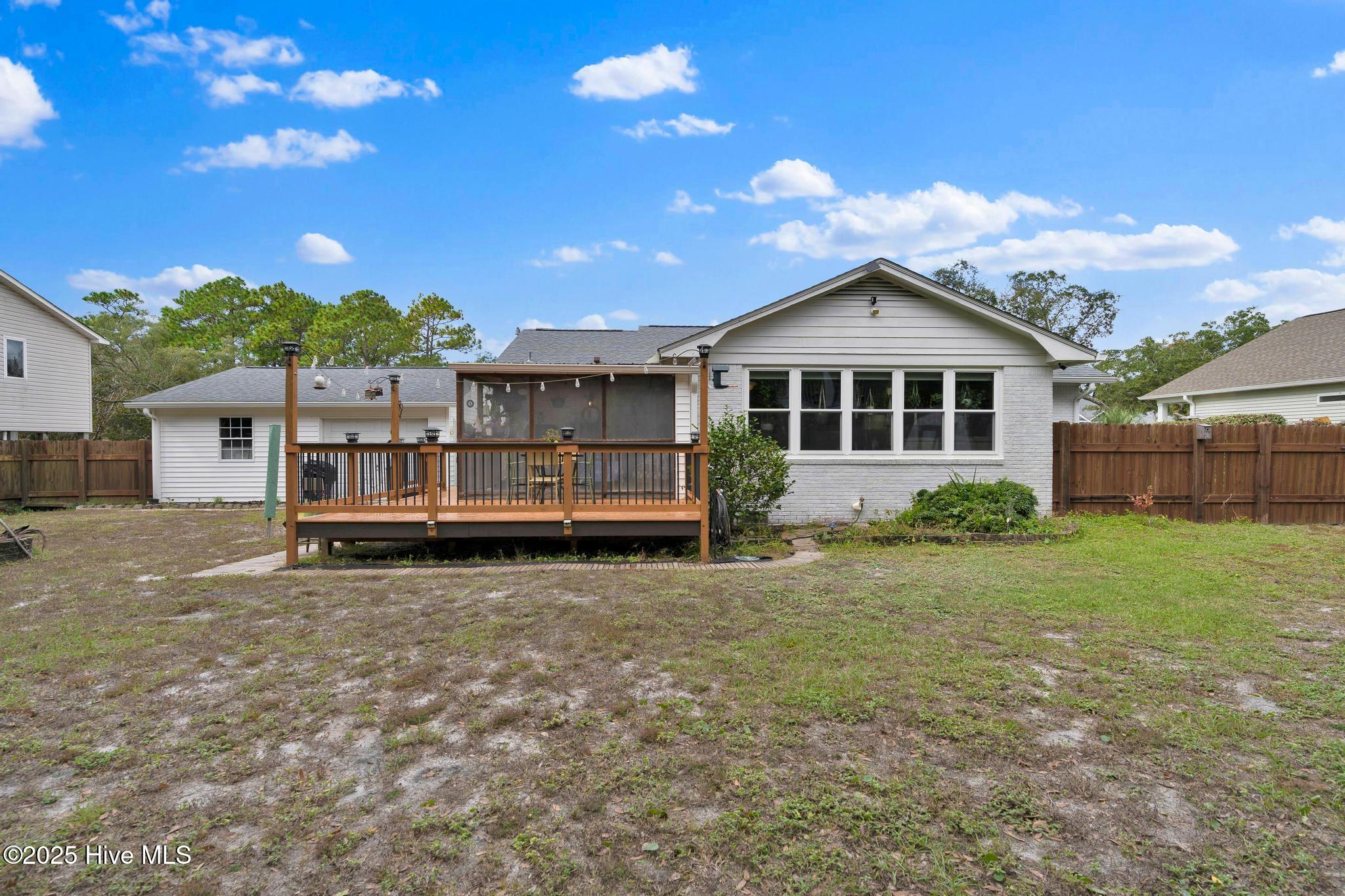 100540087 | Photo 35