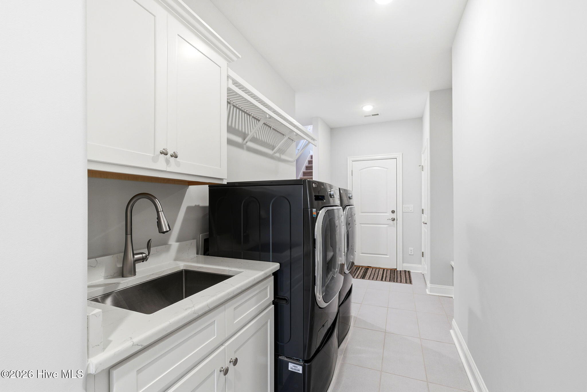 100555093 | Photo 40