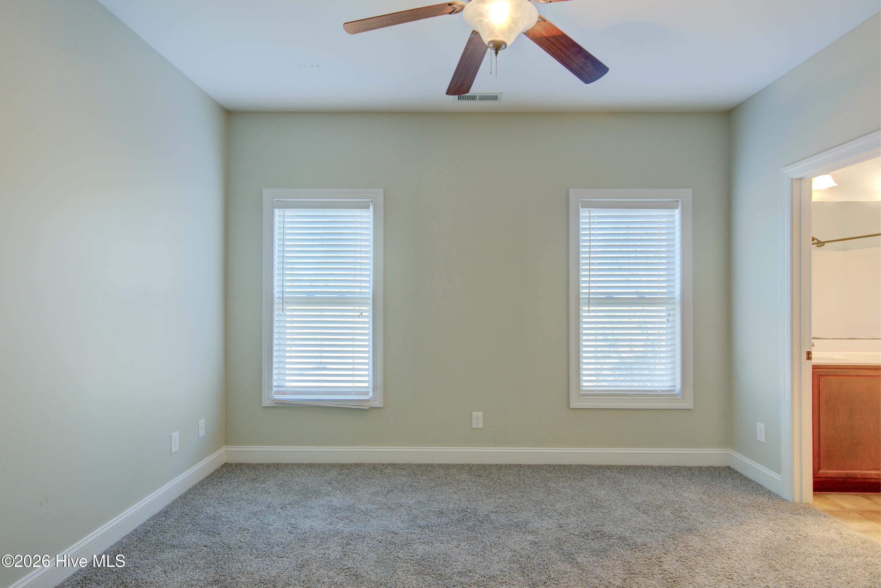 100561600 | Photo 12