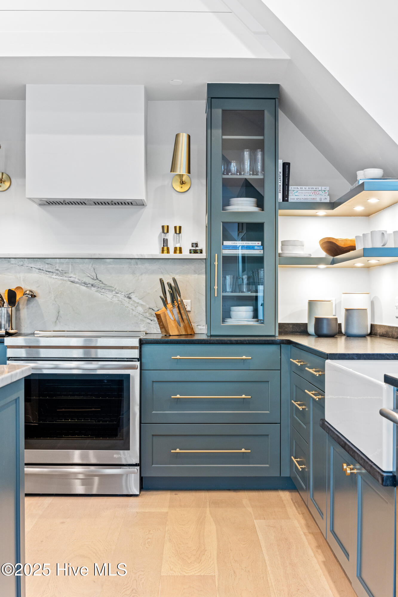 100521321 | Photo 13