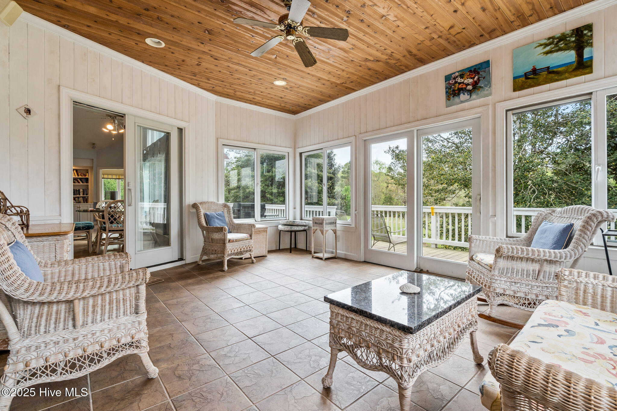 100550384 | Photo 16