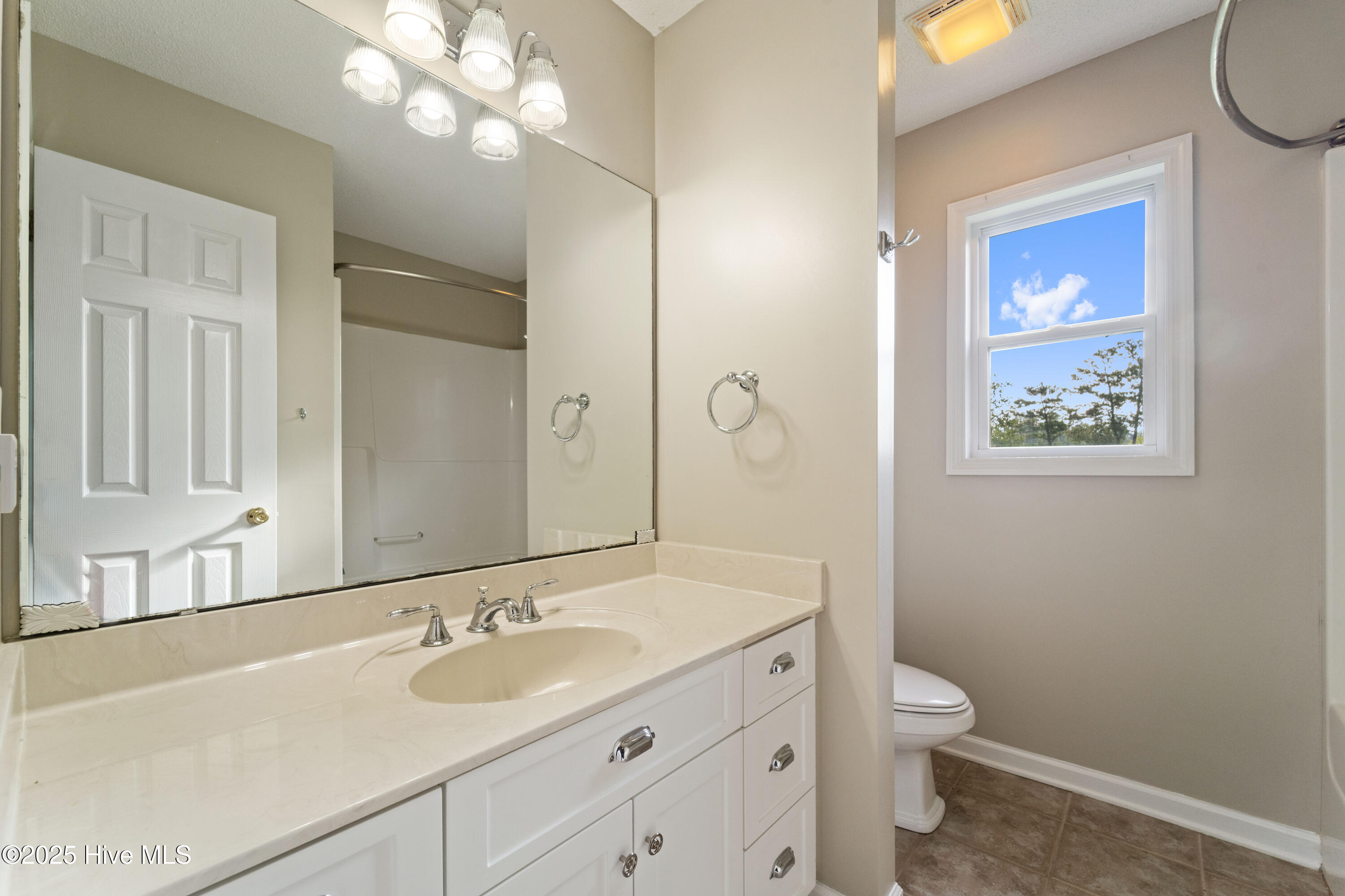 100559136 | Photo 15