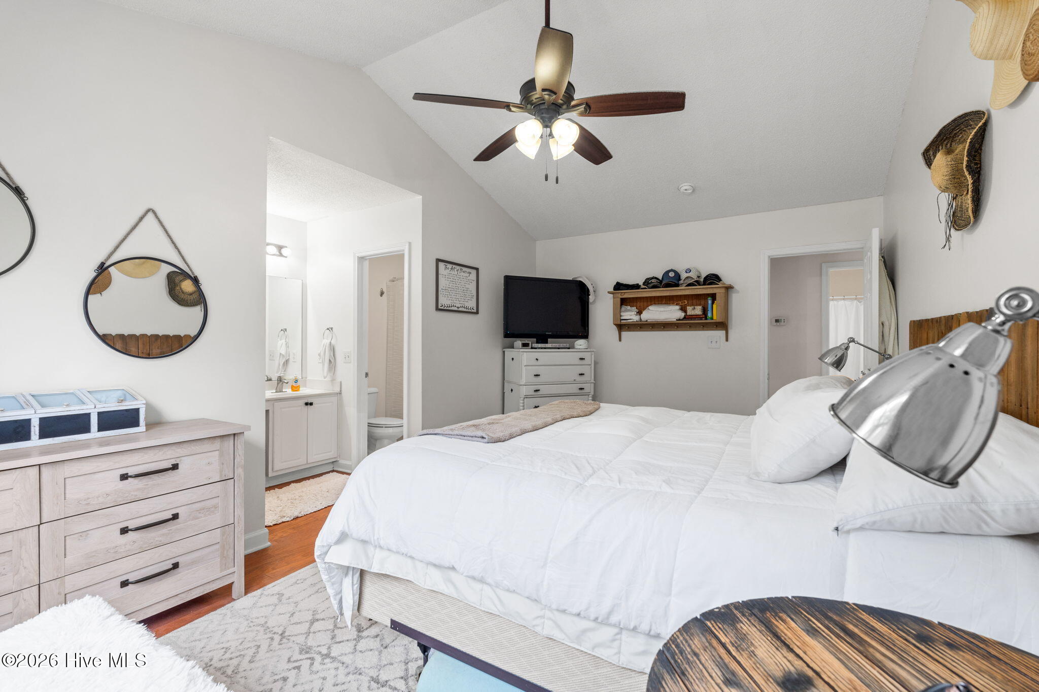 100570362 | Photo 13