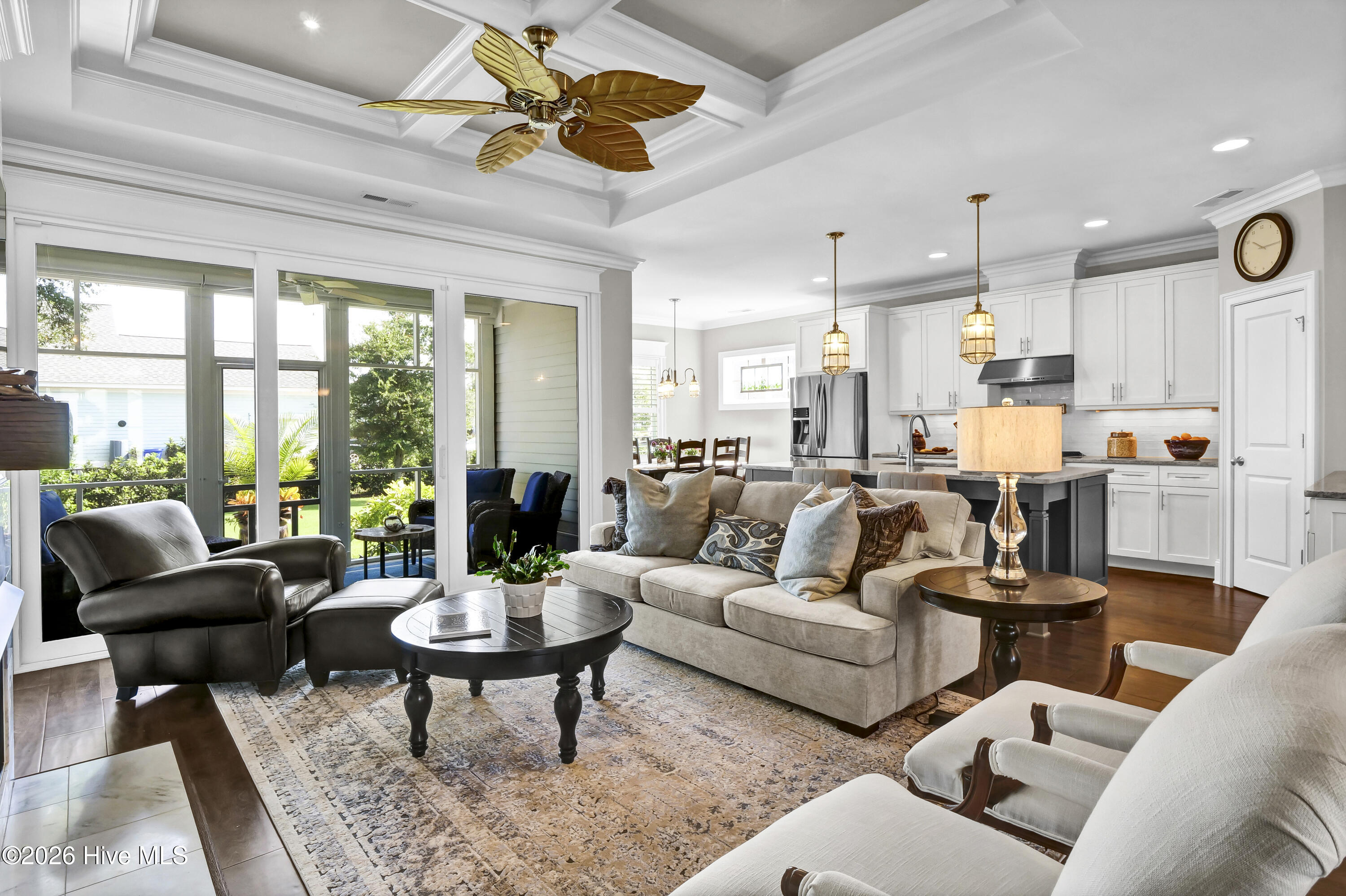 100569148 | Photo 15