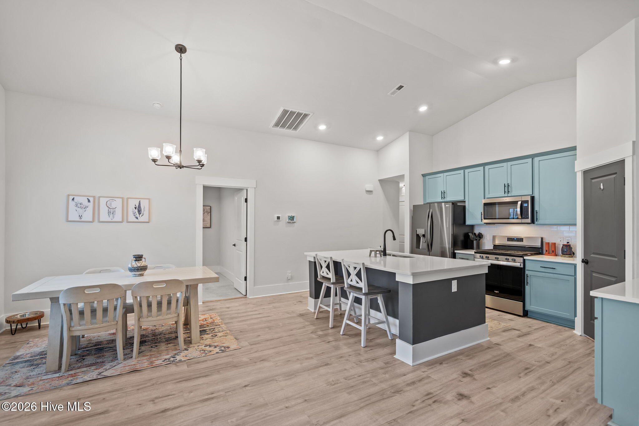 100558026 | Photo 25