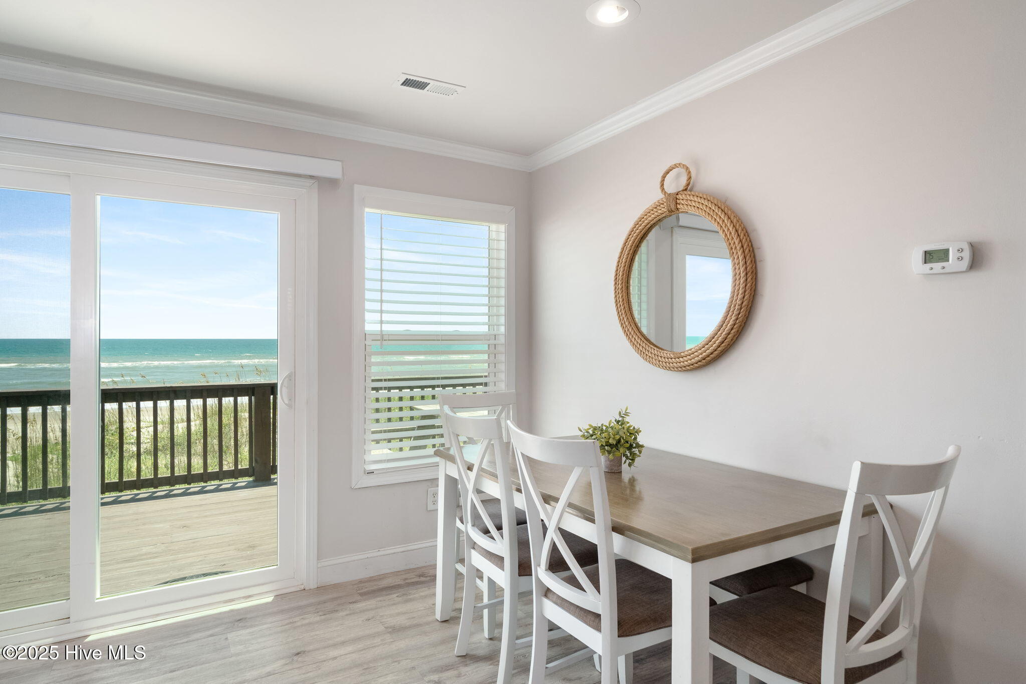 100520920 | Photo 14