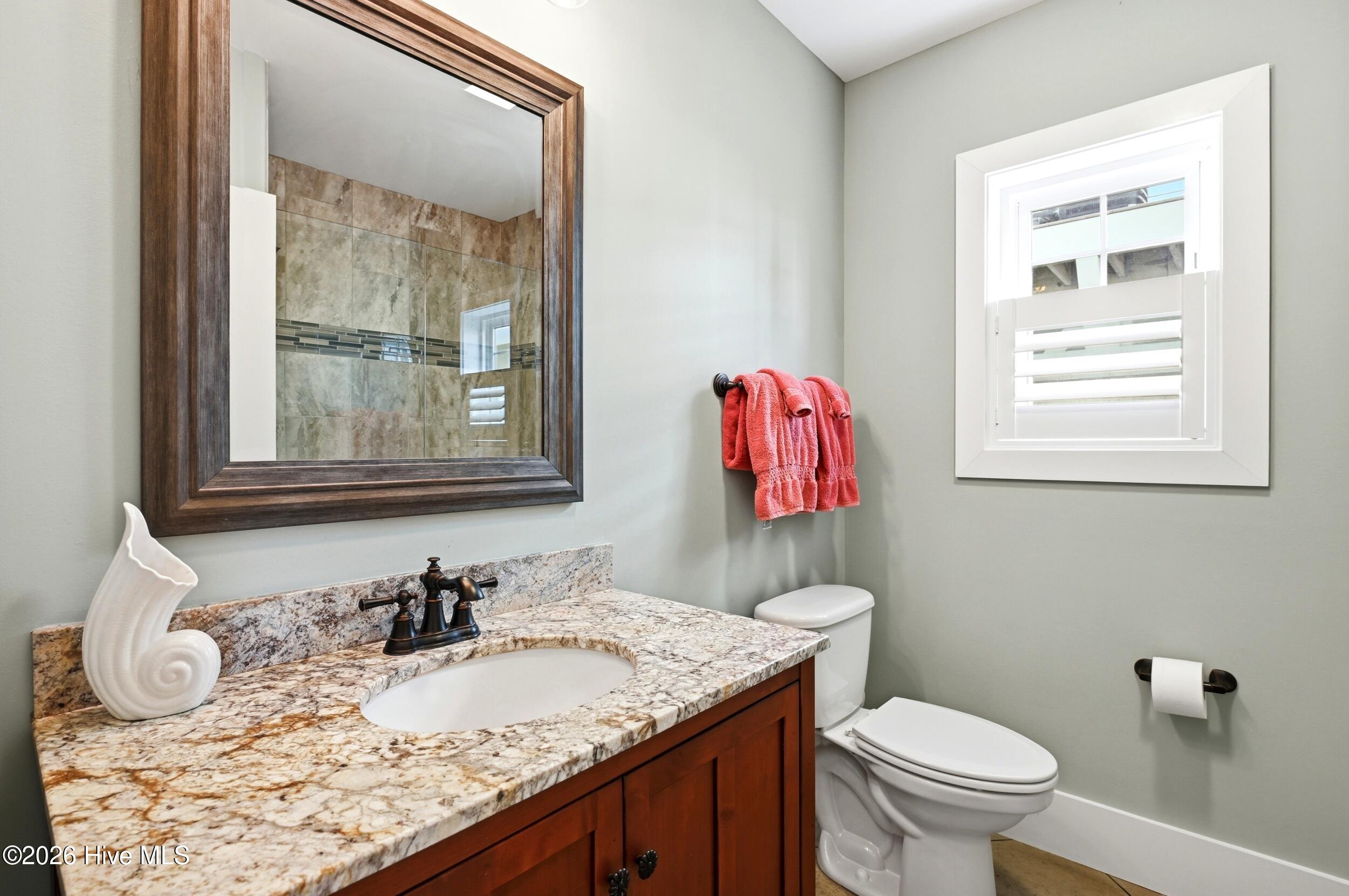 100568408 | Photo 16