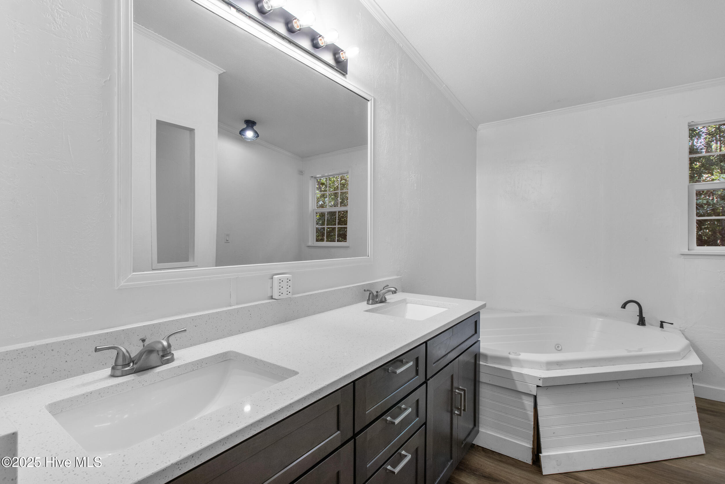 100515334 | Photo 36