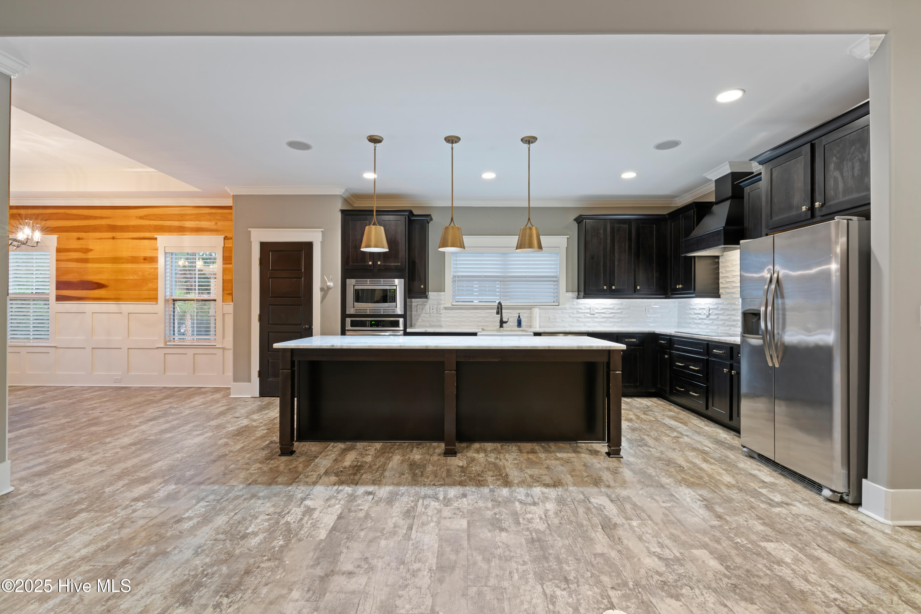 100543866 | Photo 12