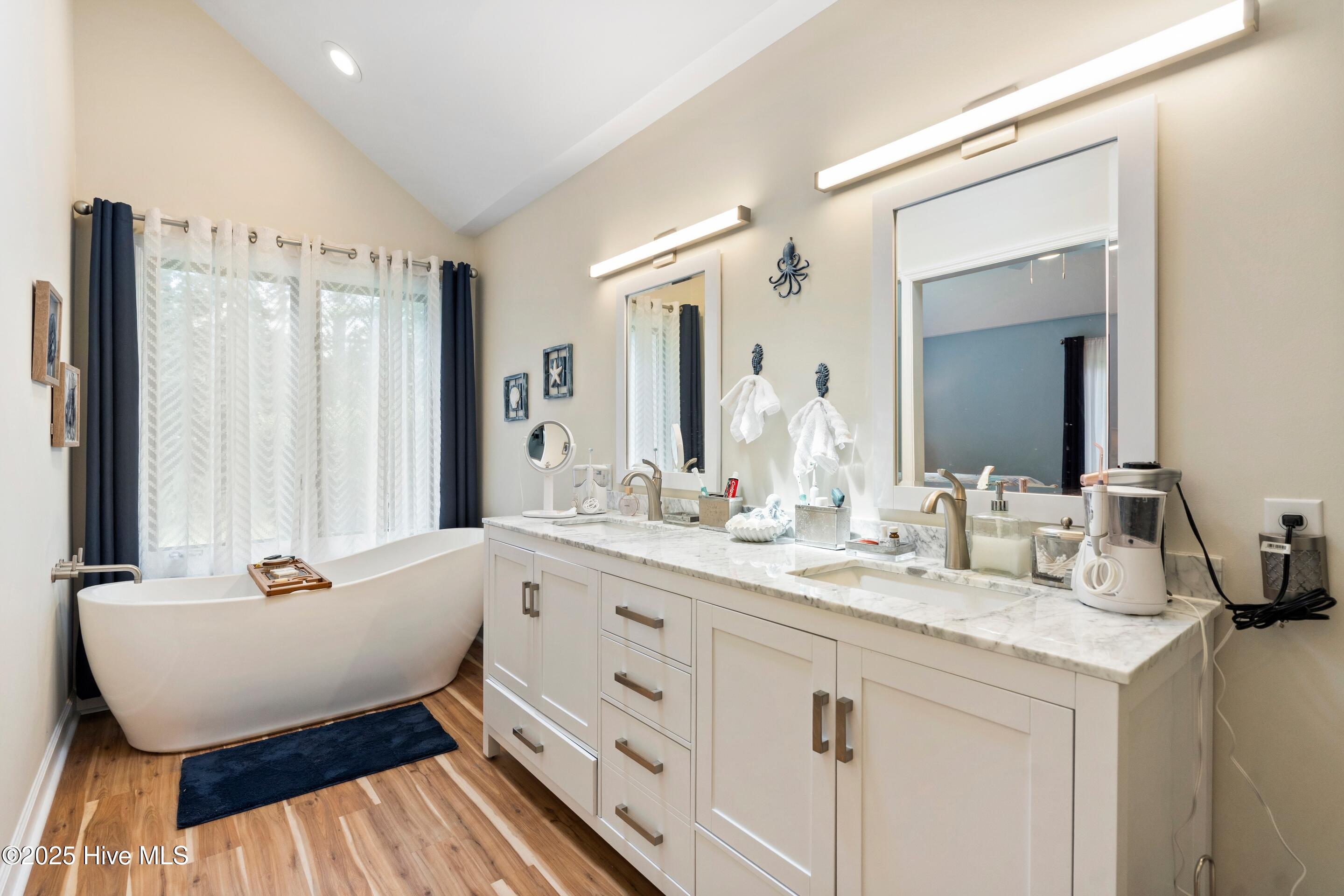 100517106 | Photo 28