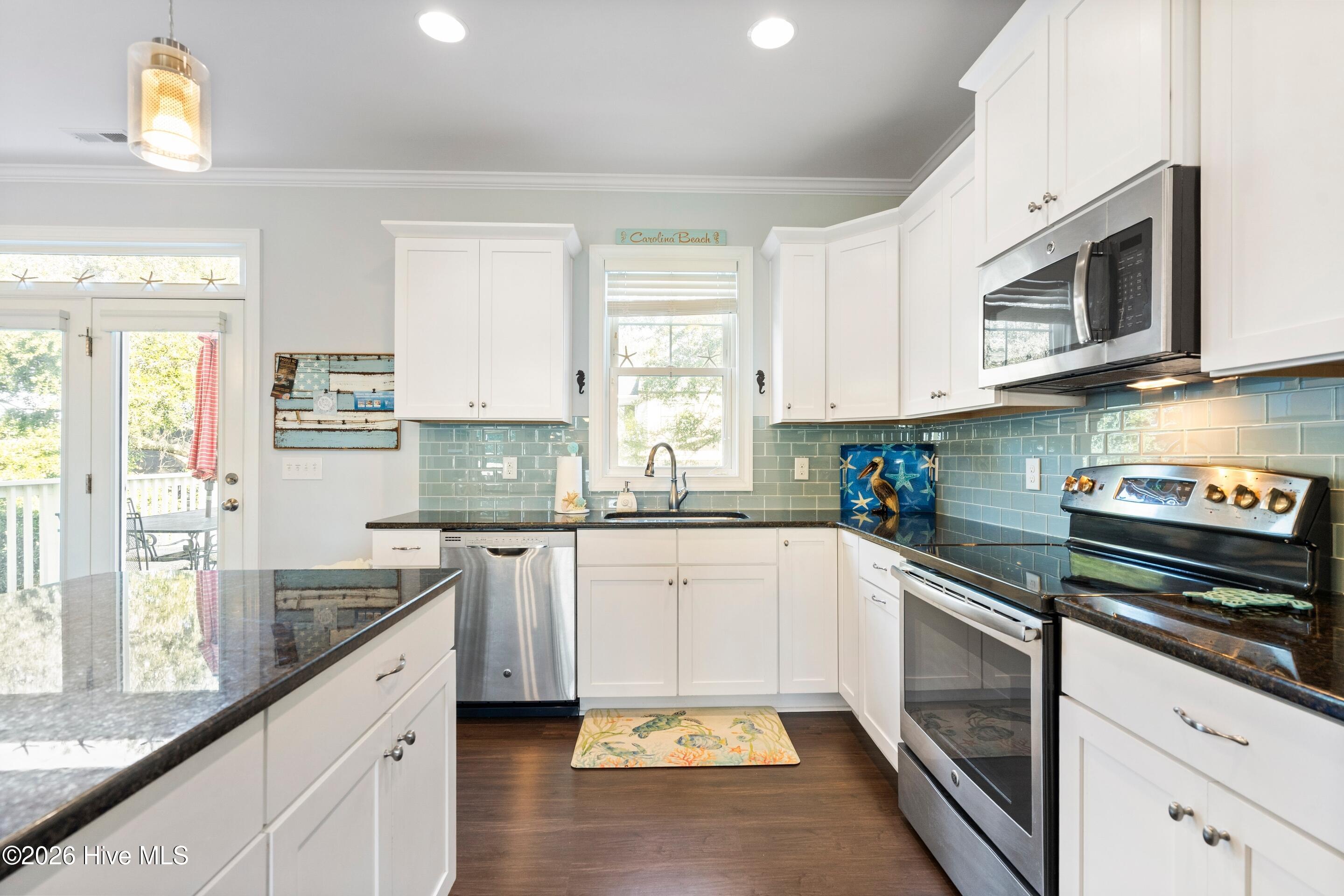 100549169 | Photo 15