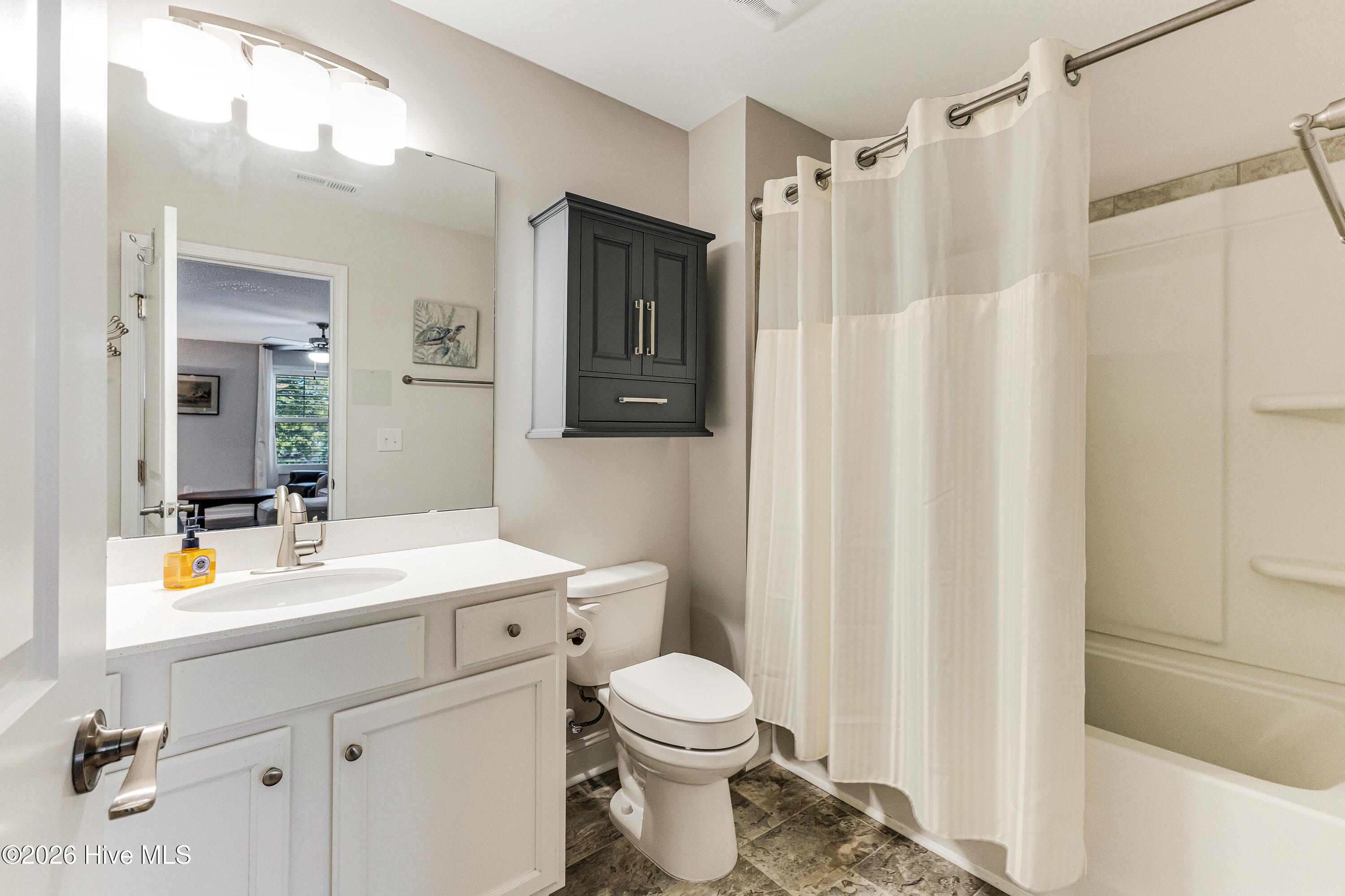 100565599 | Photo 21