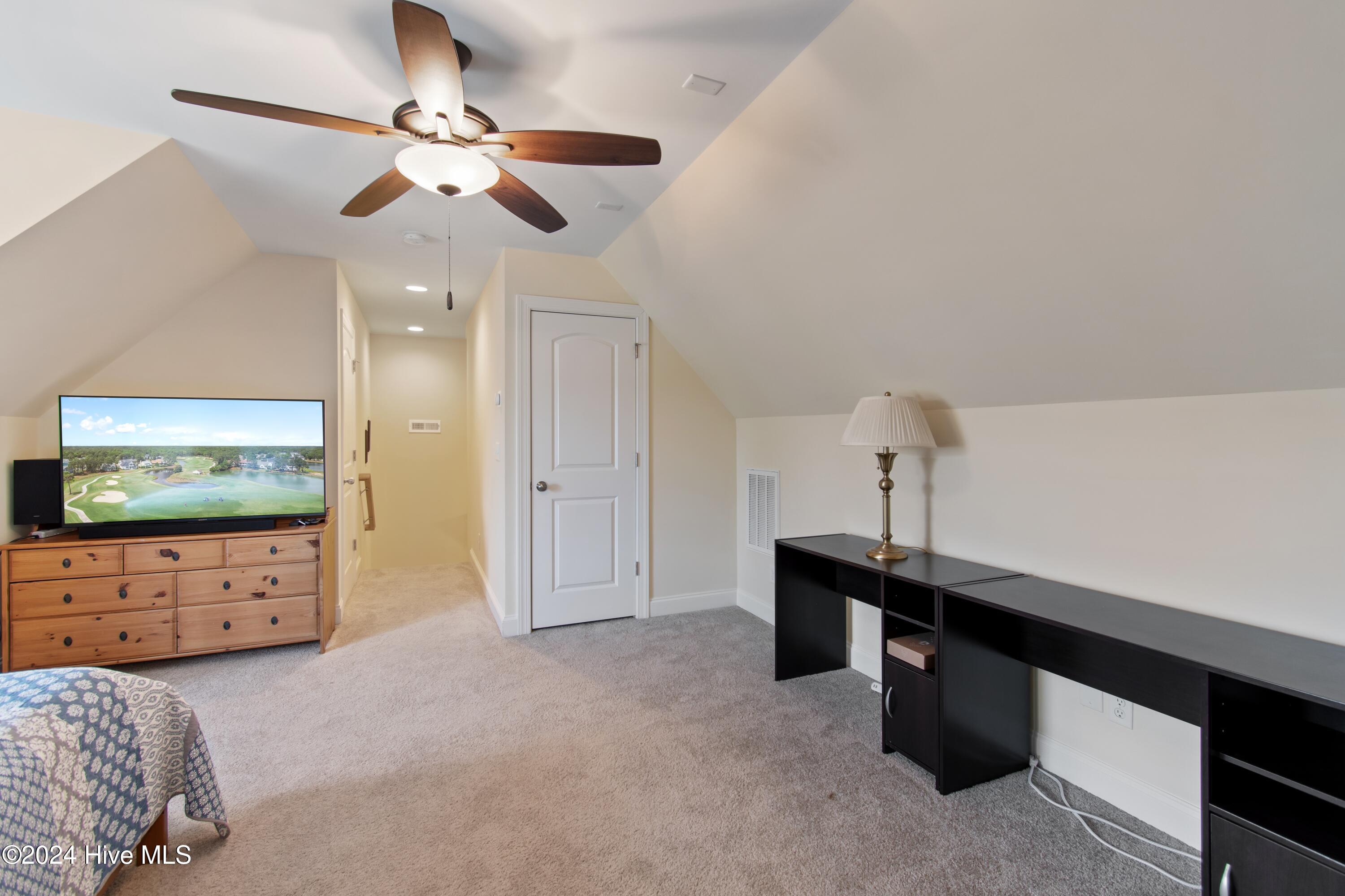 100540669 | Photo 31