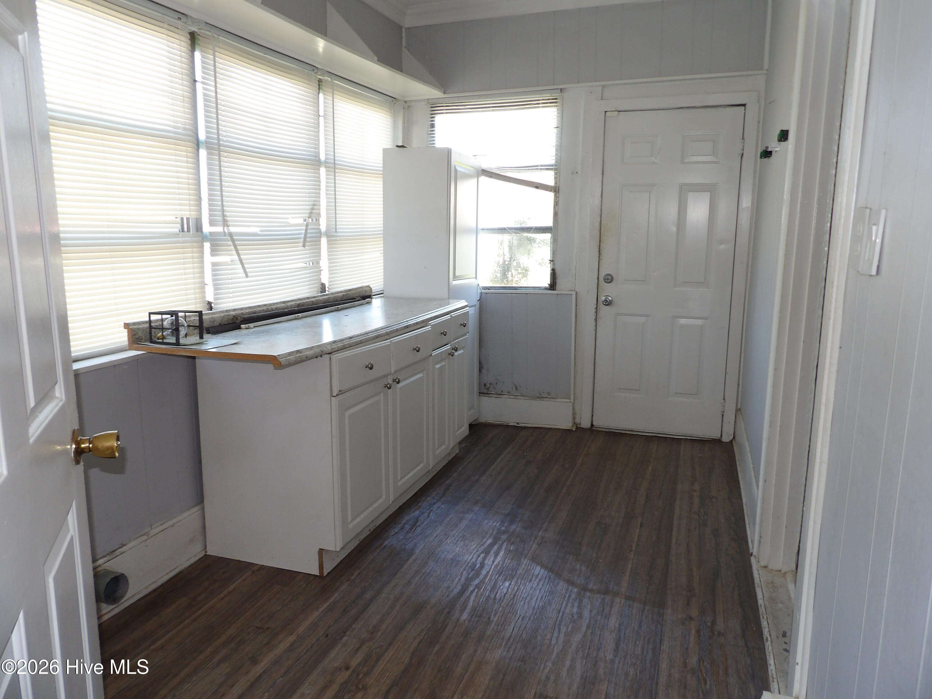 201 Thompson Ave (12)