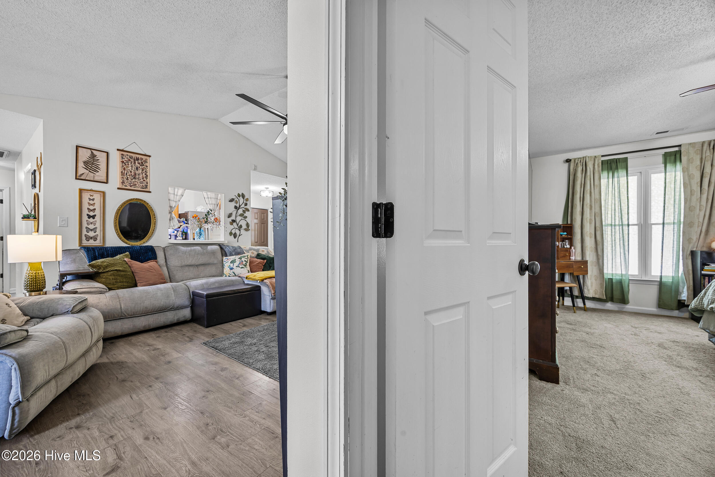 100566789 | Photo 19