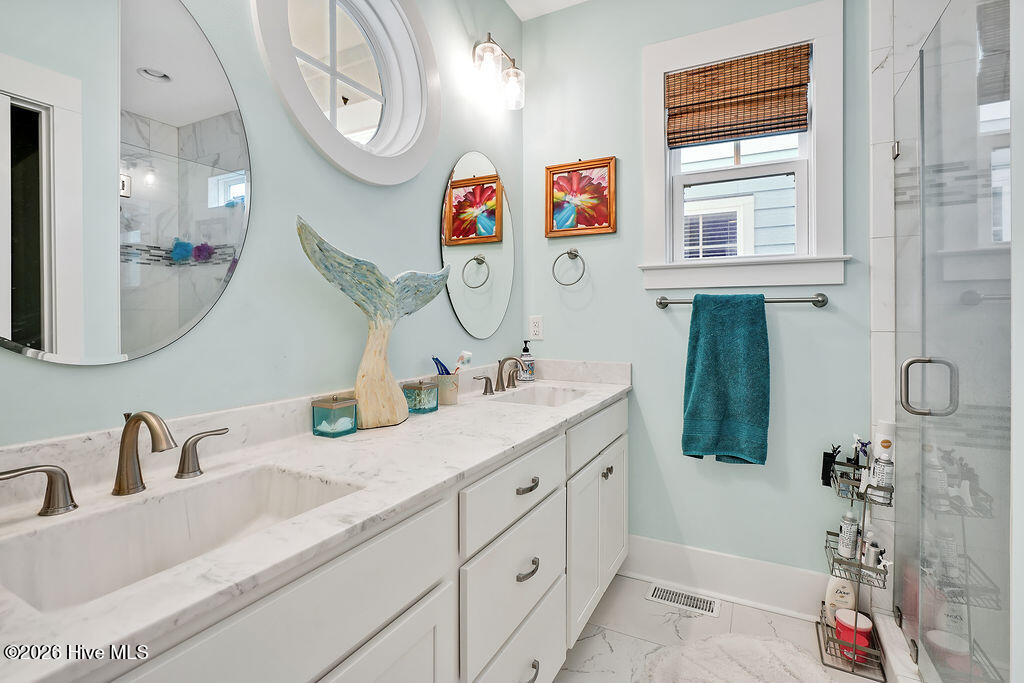 100561001 | Photo 19