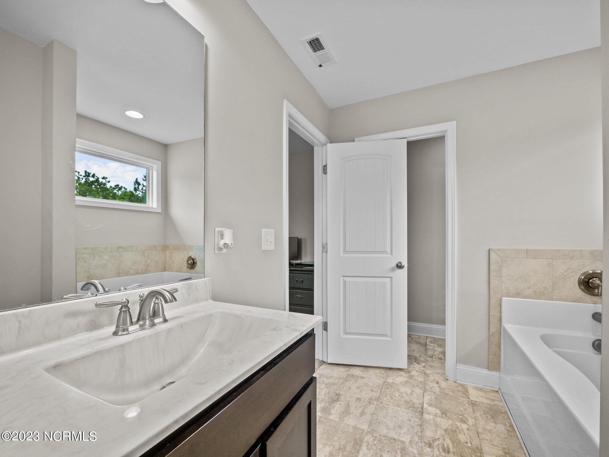 100553383 | Photo 34