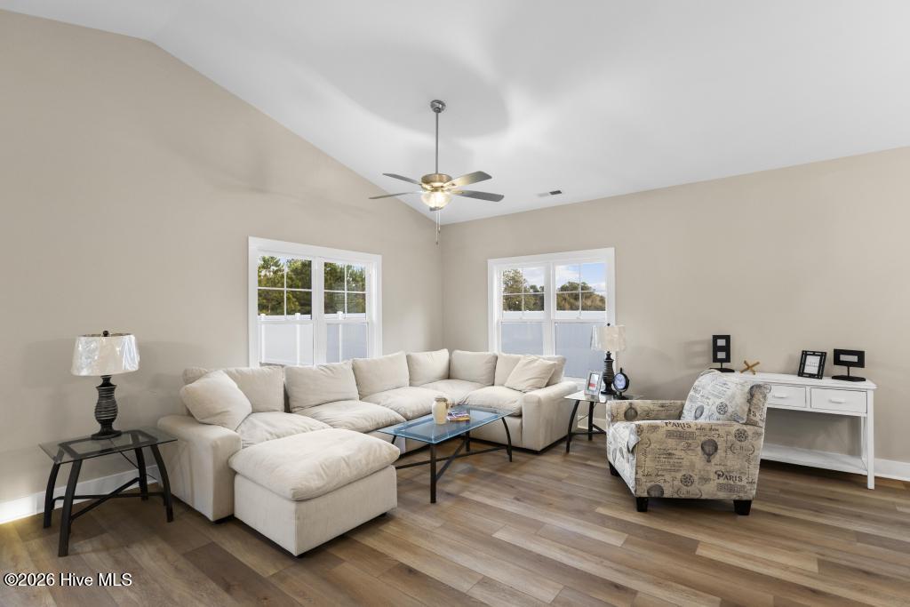 100552933 | Photo 20