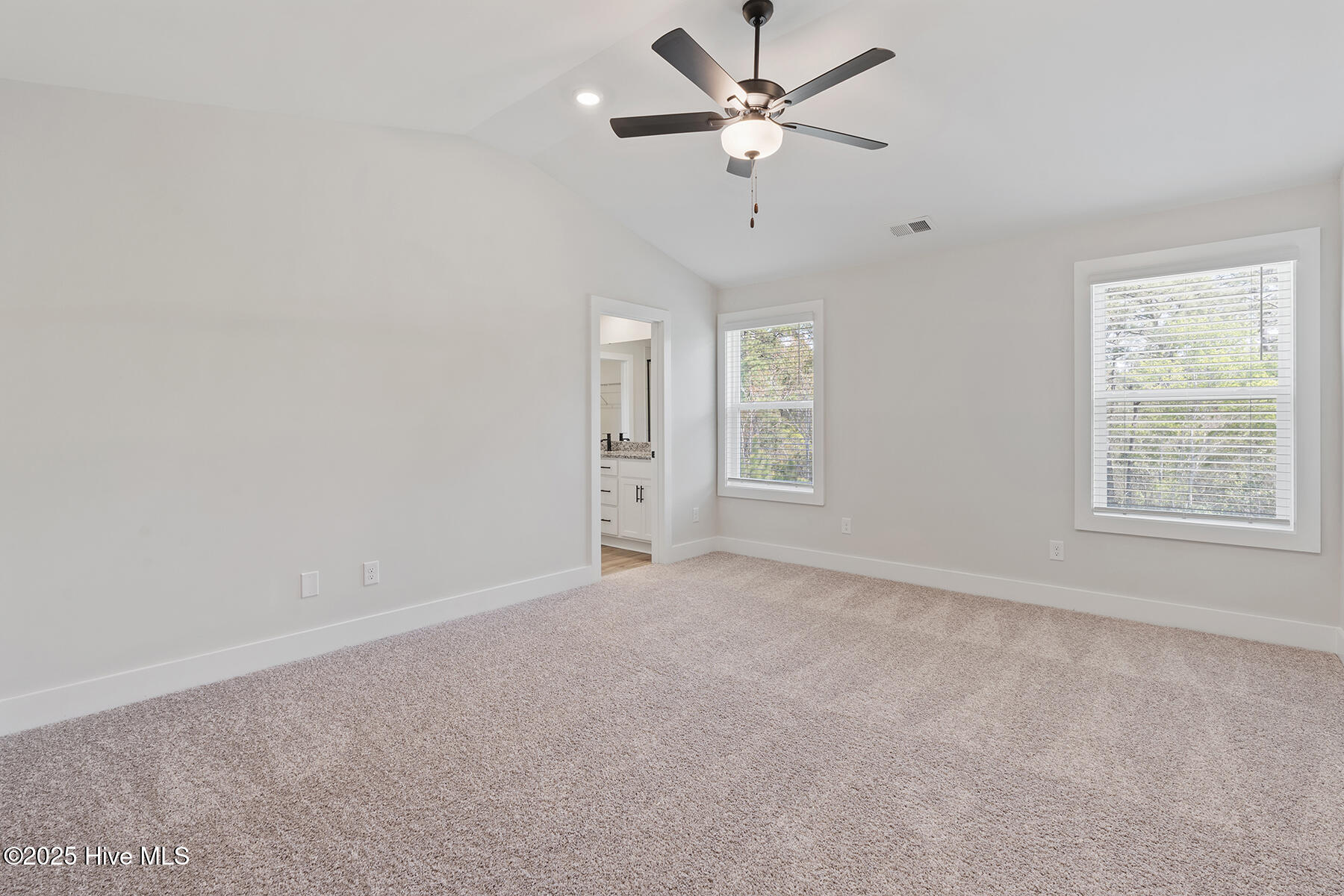 100554452 | Photo 12