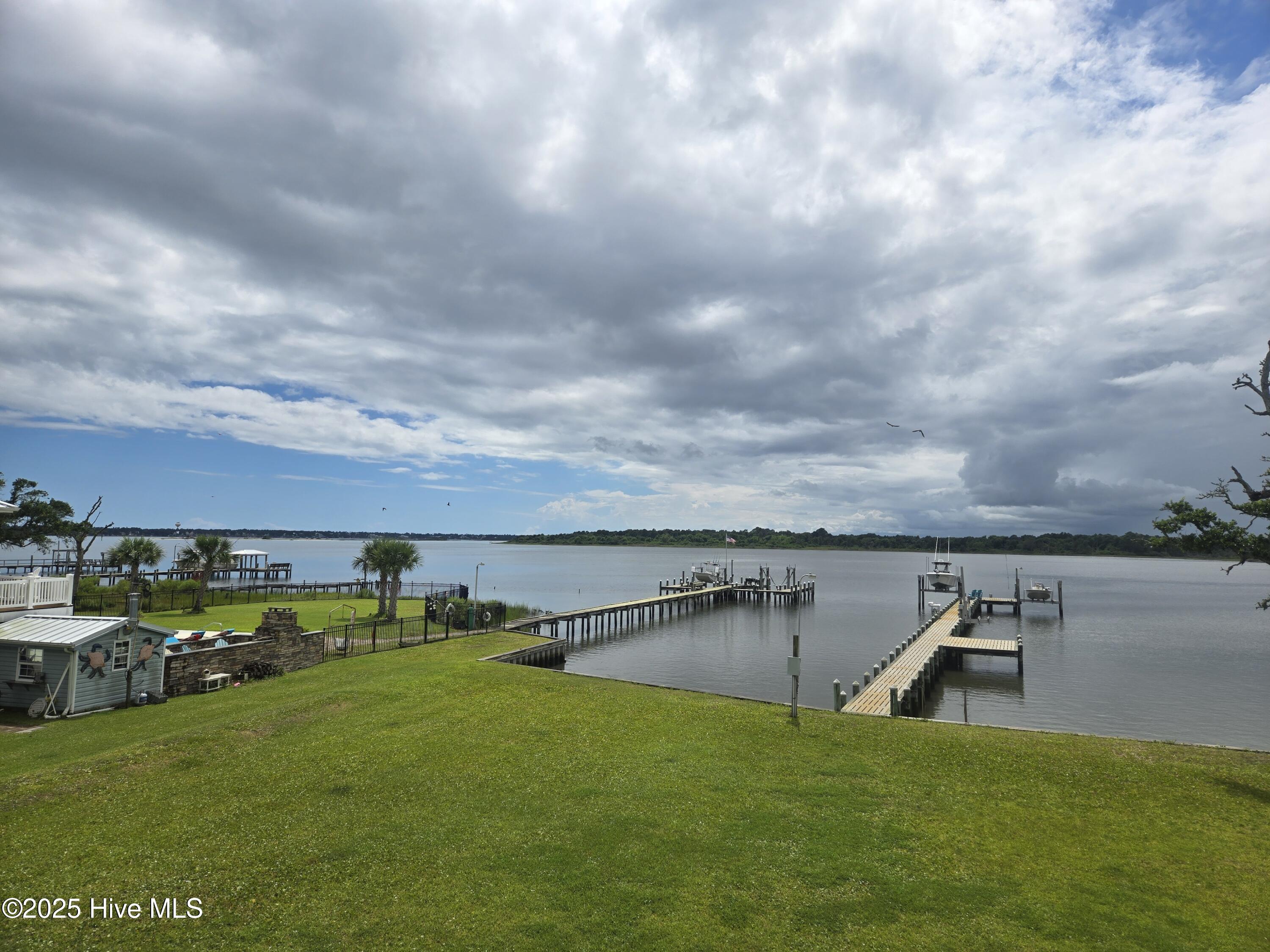 429 Live Oak Road,Newport