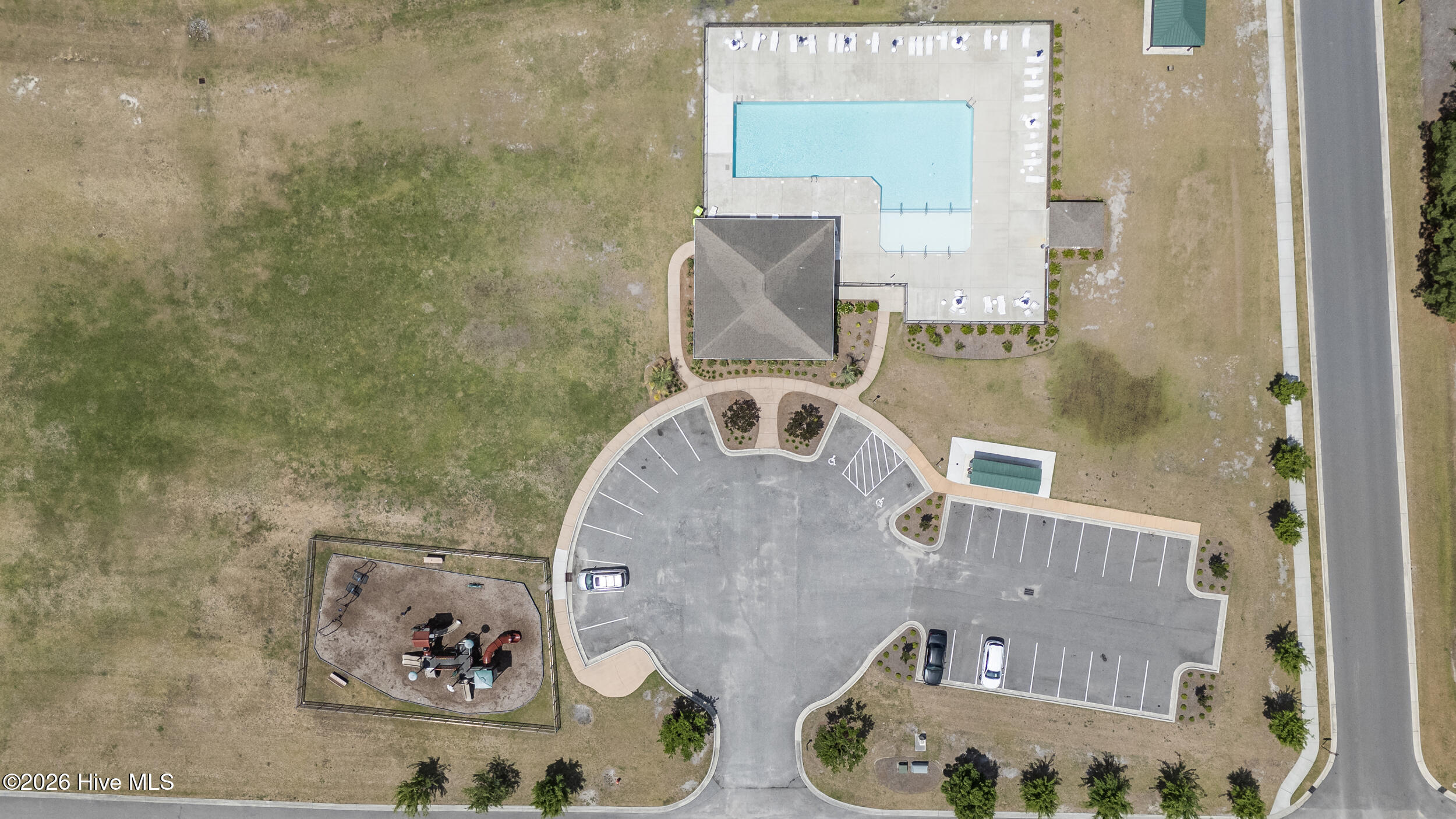 100570461 | Photo 39