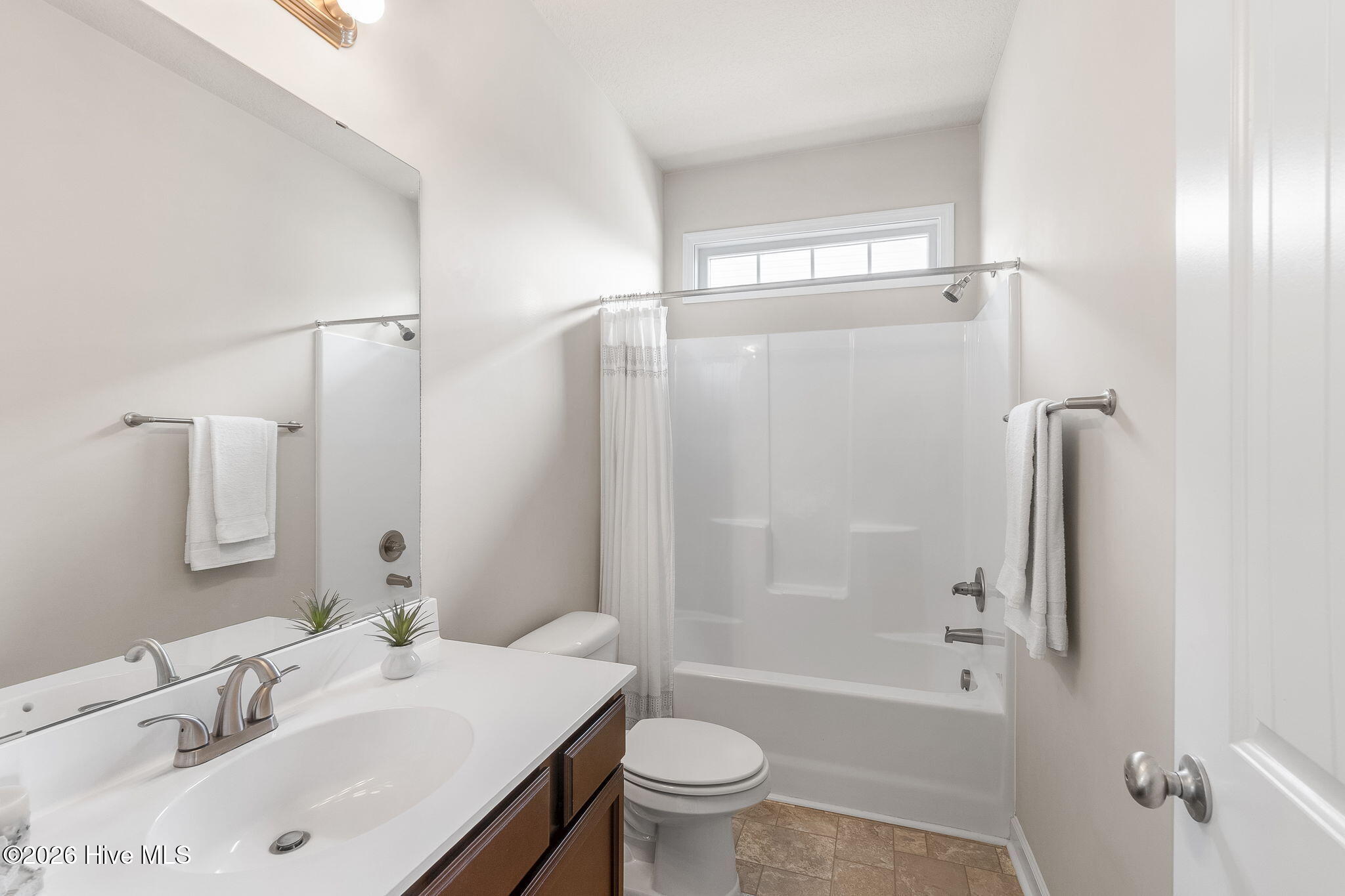 100558093 | Photo 26