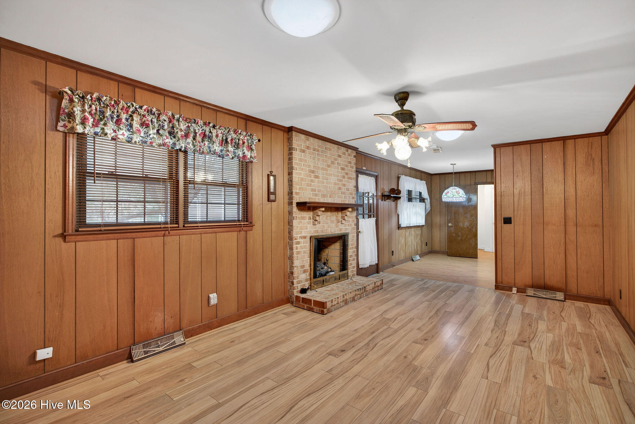 100556138 | Photo 25