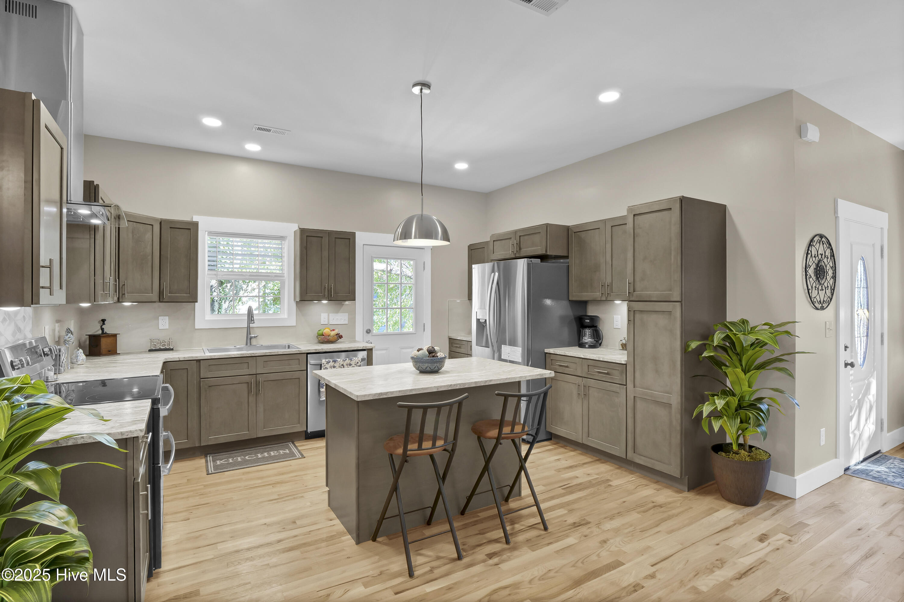 100539058 | Photo 13