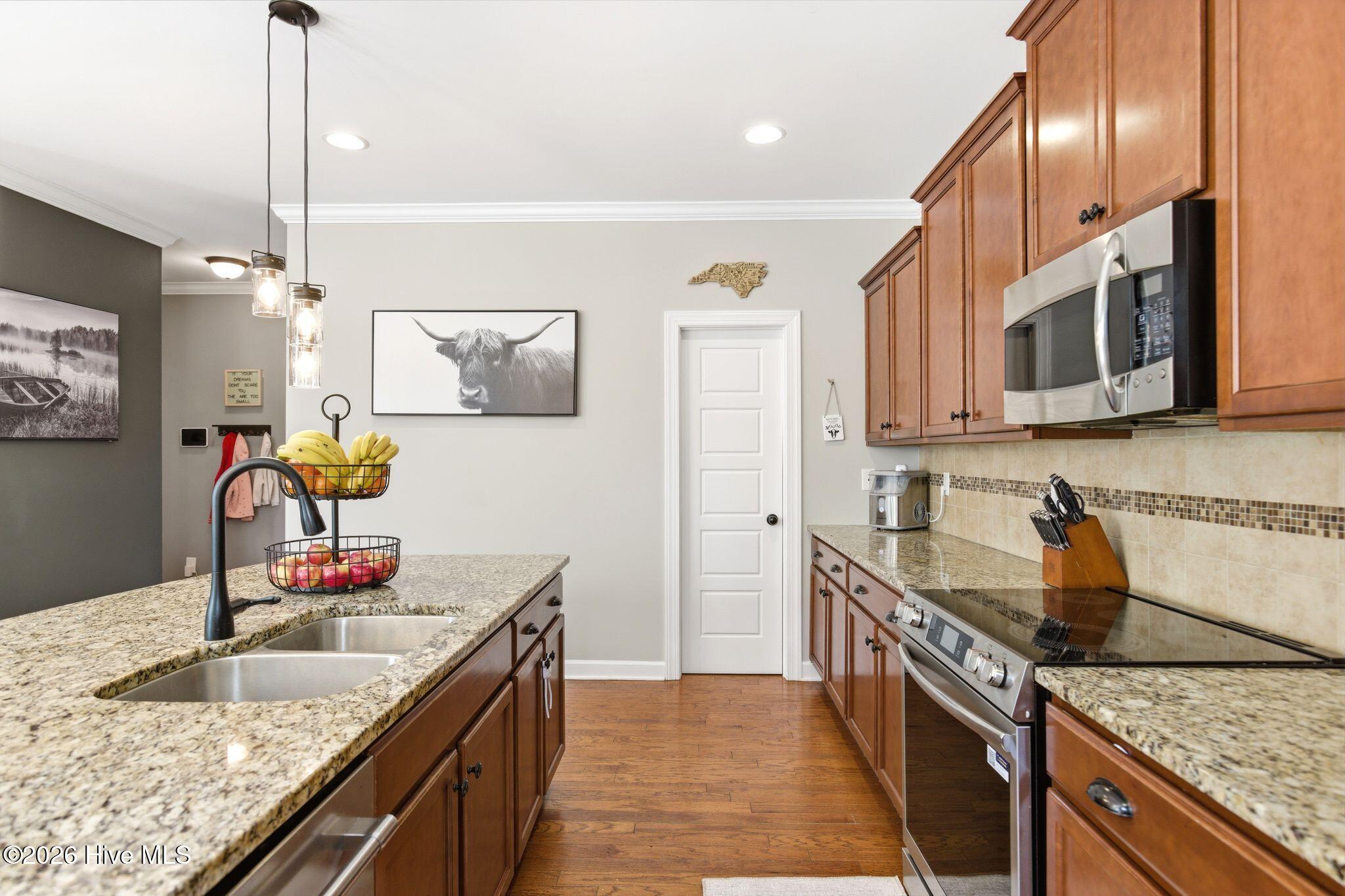 100563379 | Photo 14