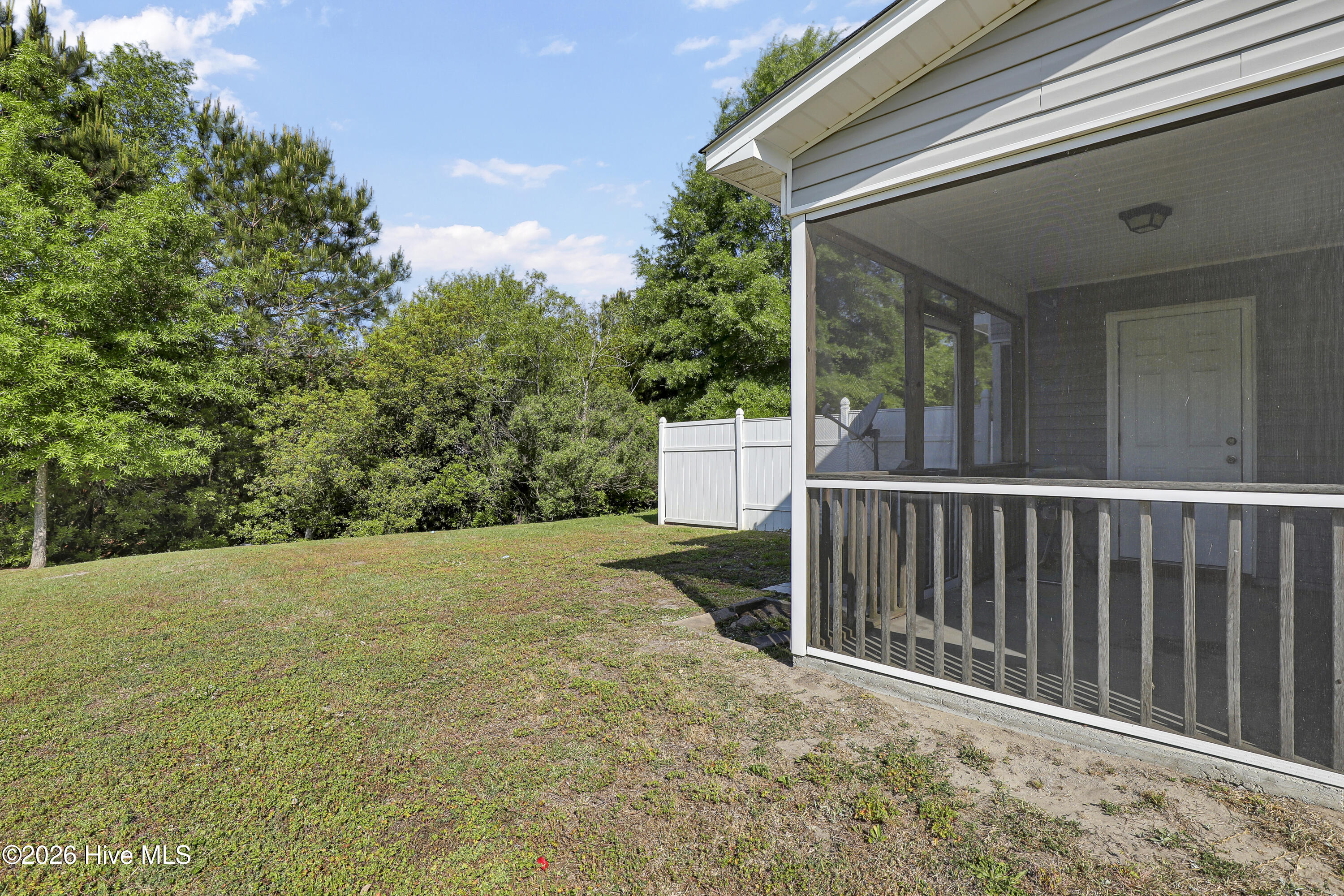 100570174 | Photo 23