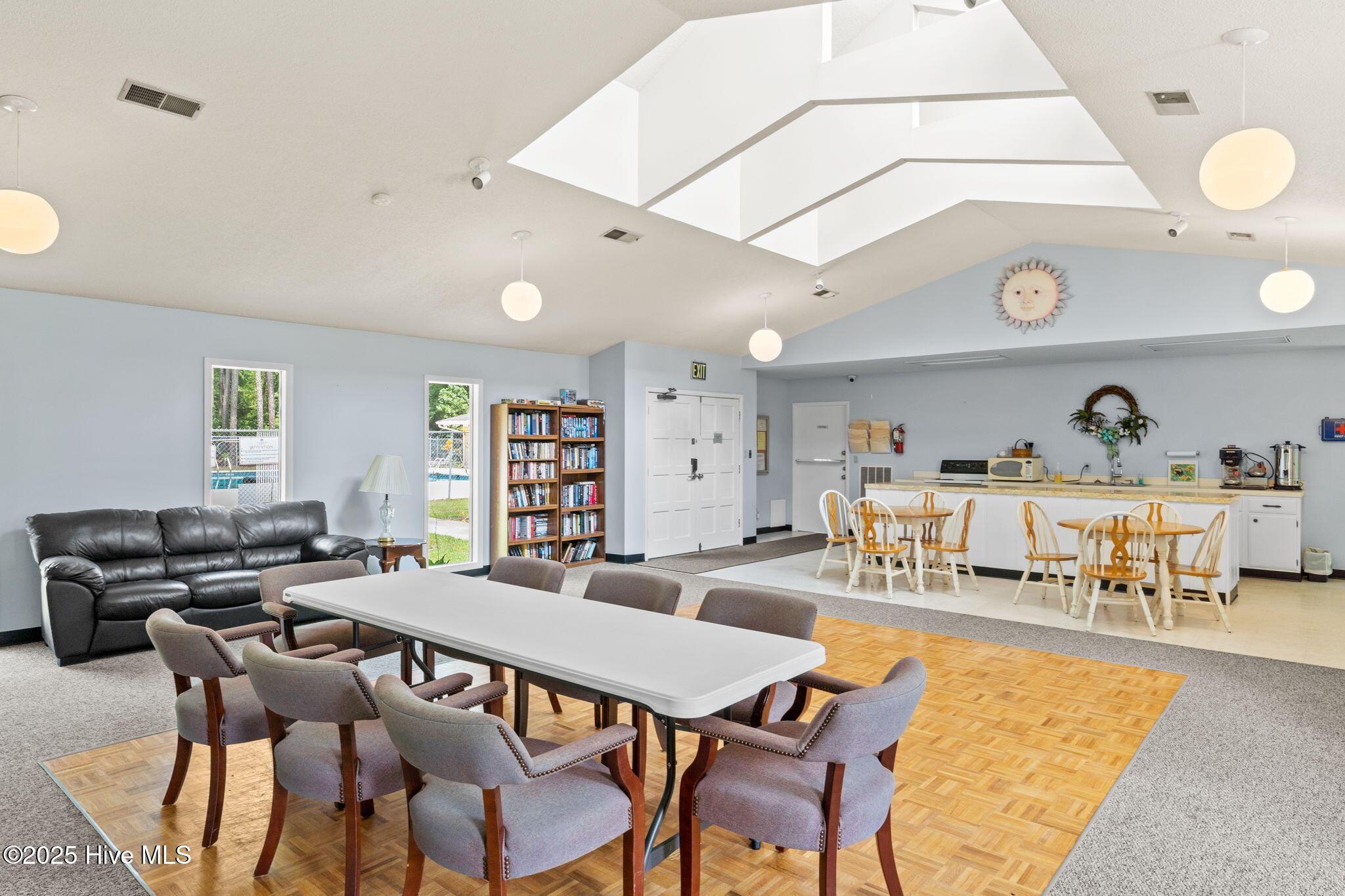 100543428 | Photo 49