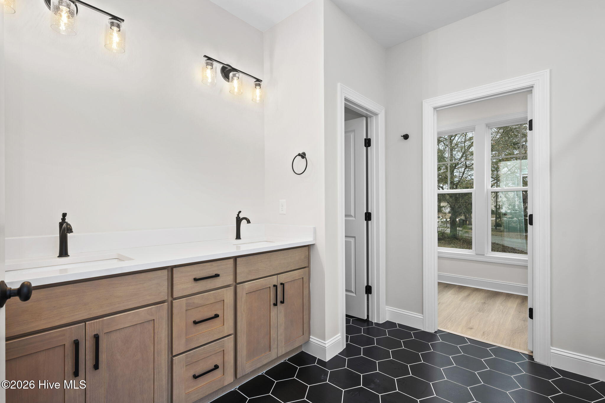 100516022 | Photo 41