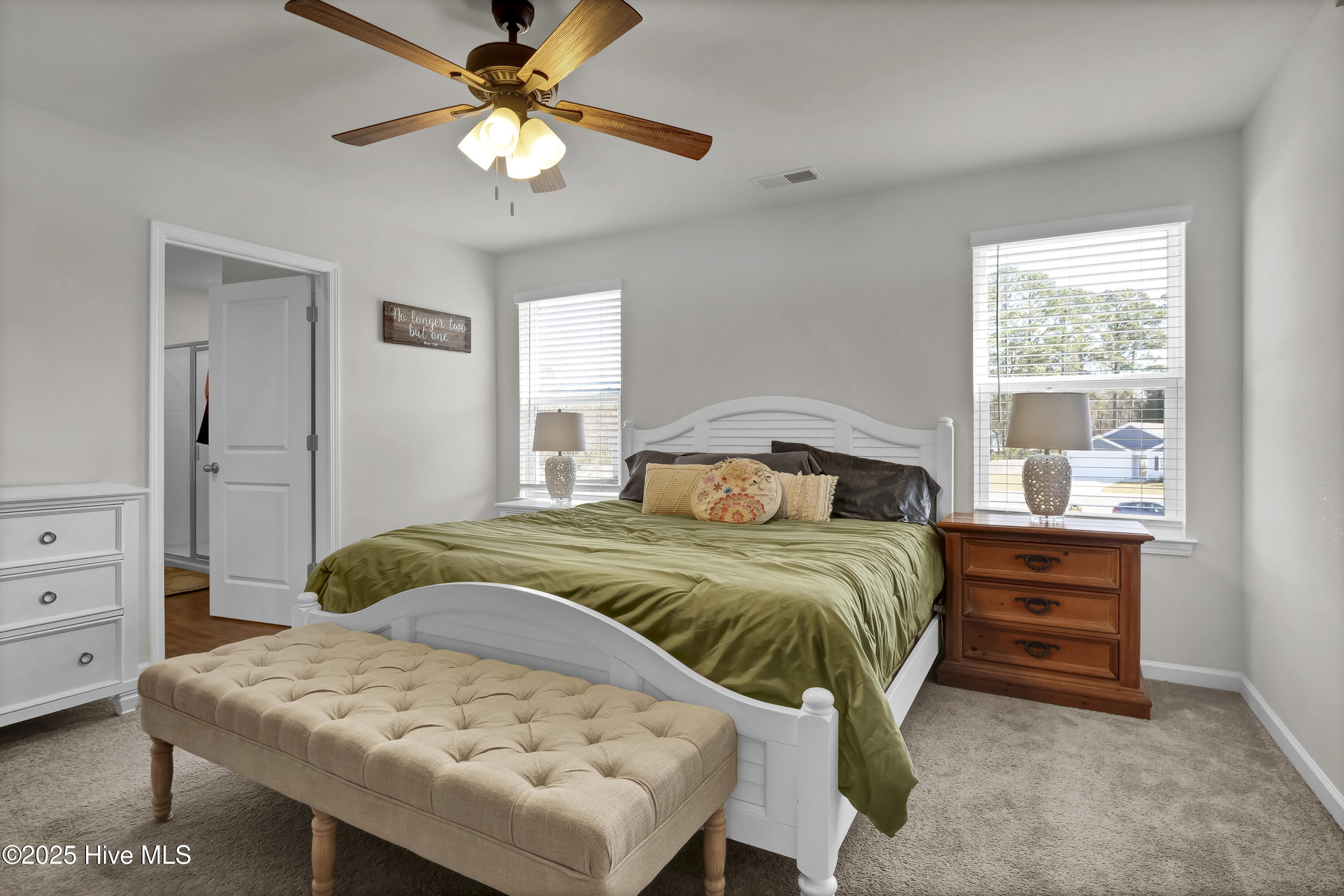 100561368 | Photo 16