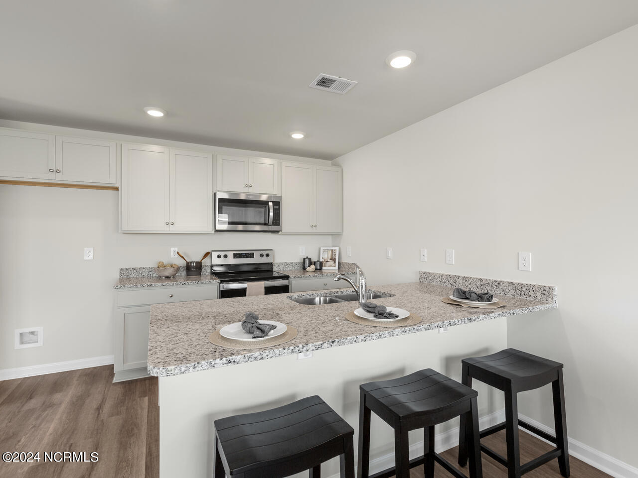 100525843 | Photo 12