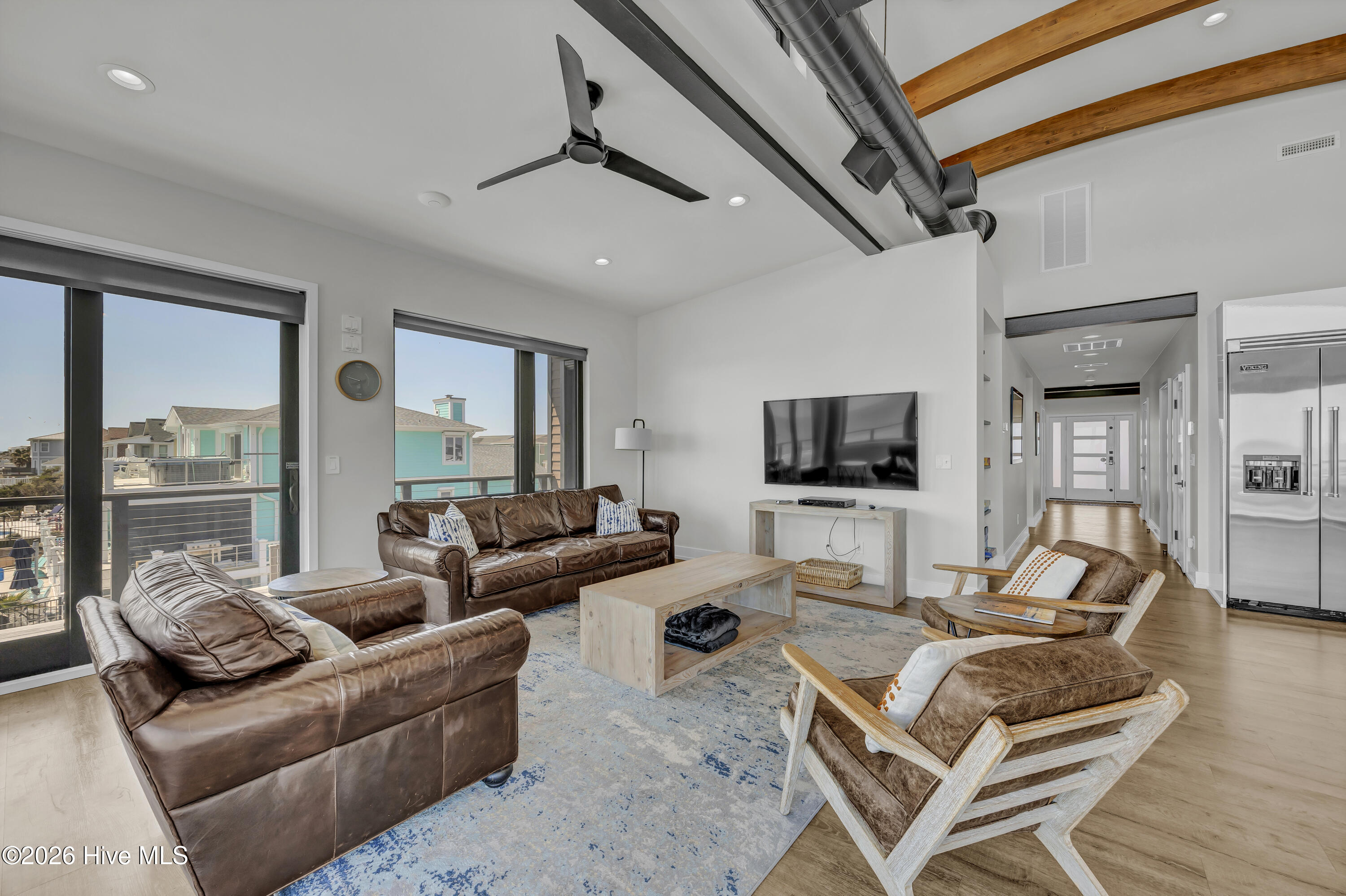 100565280 | Photo 12