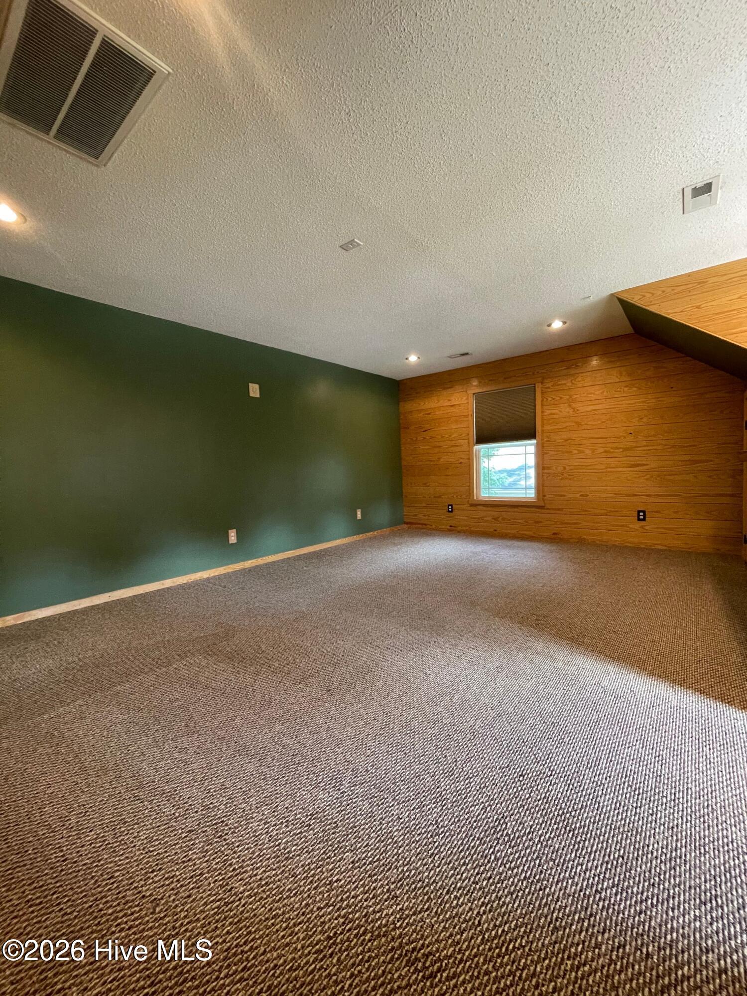 100562553 | Photo 42