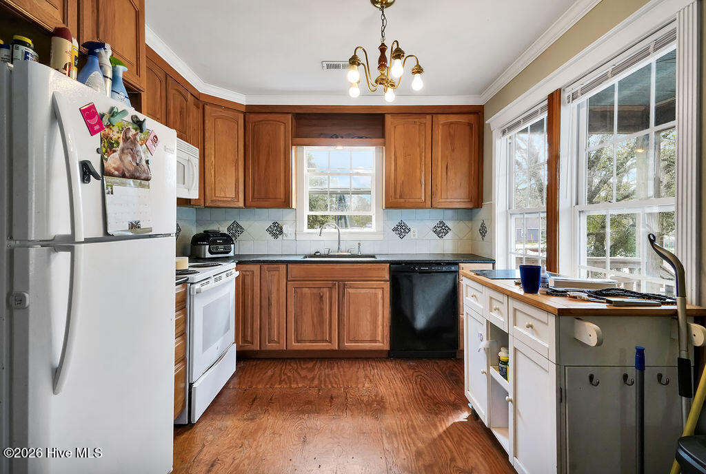 100559640 | Photo 22