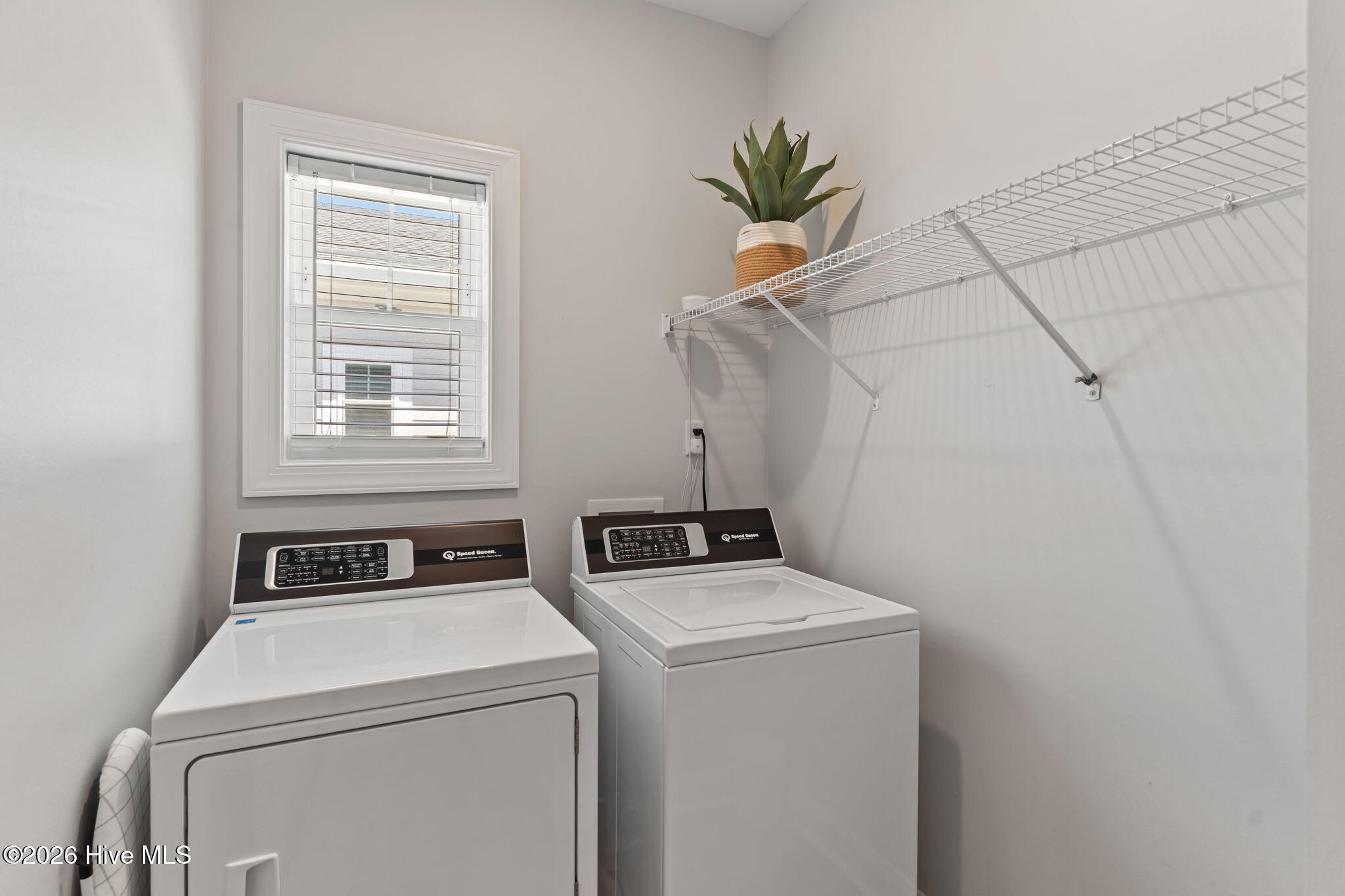 100565767 | Photo 30