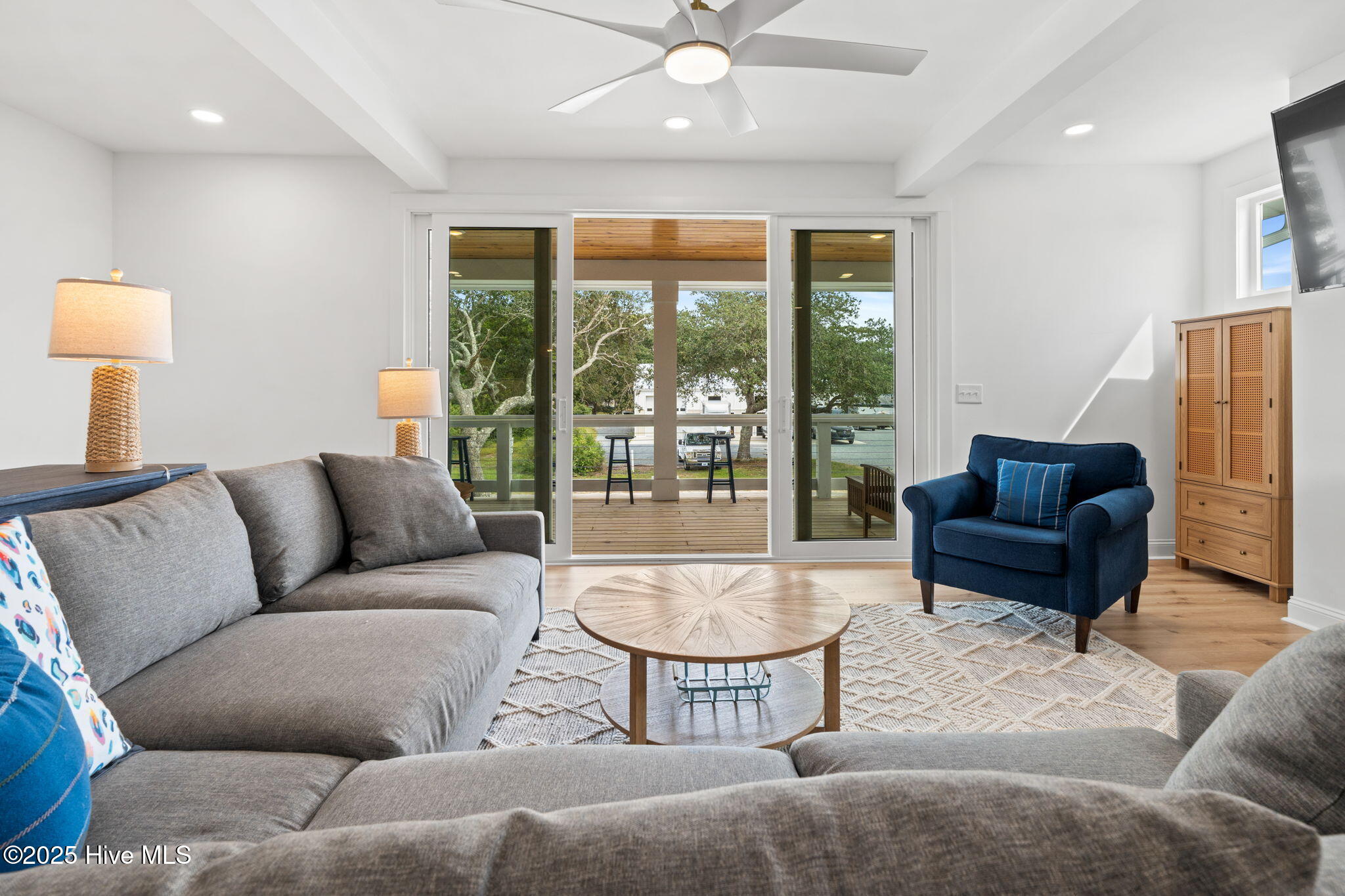 100548634 | Photo 19