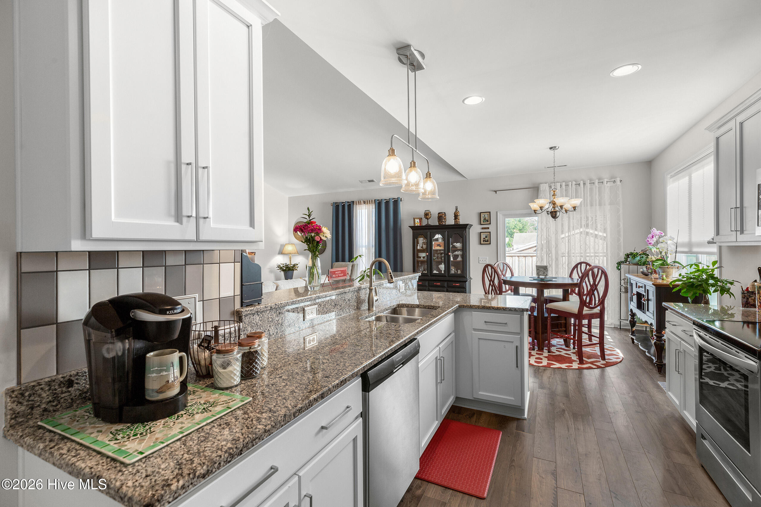 100557607 | Photo 16