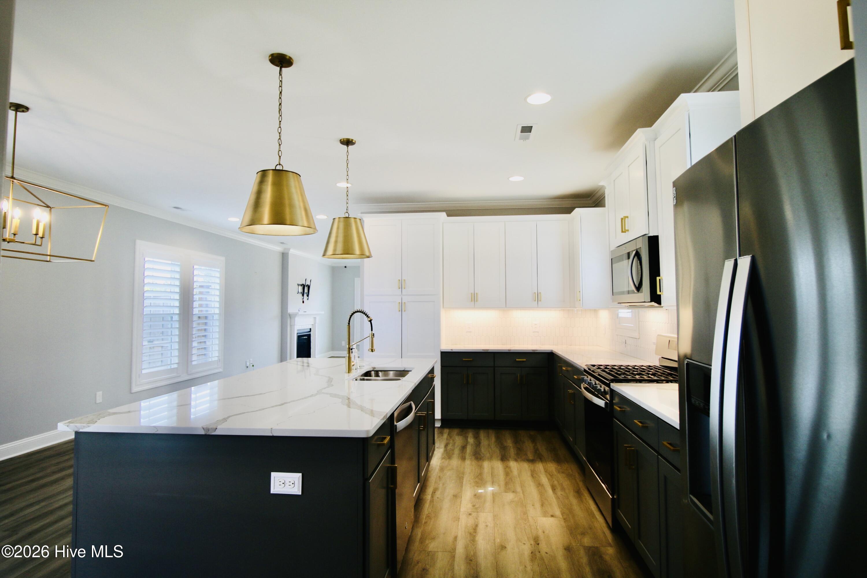 100565697 | Photo 19