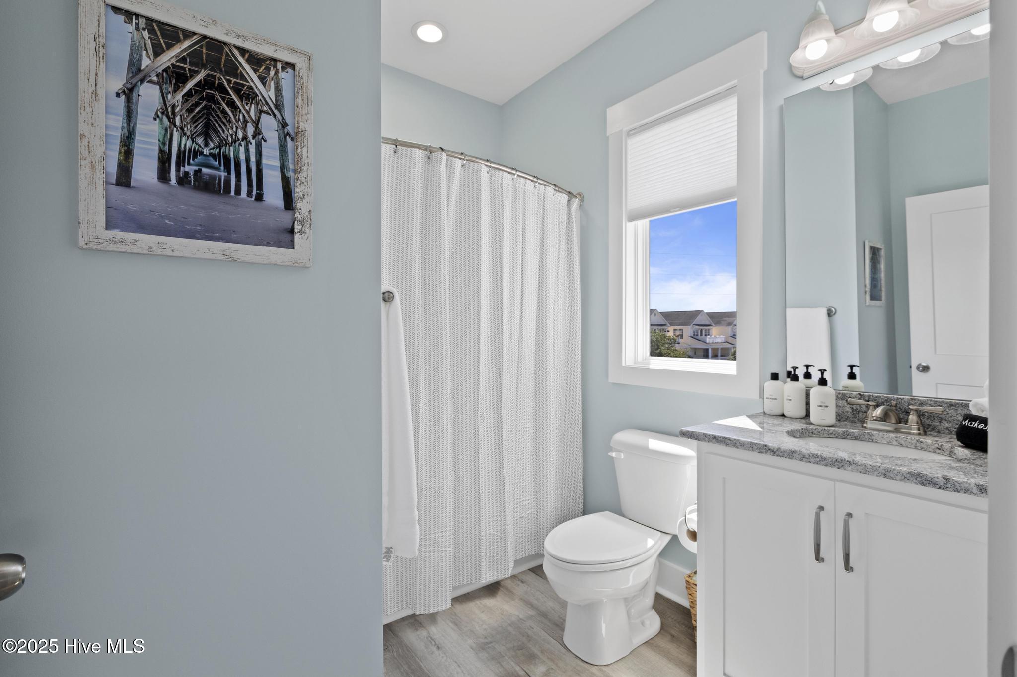 100533799 | Photo 42