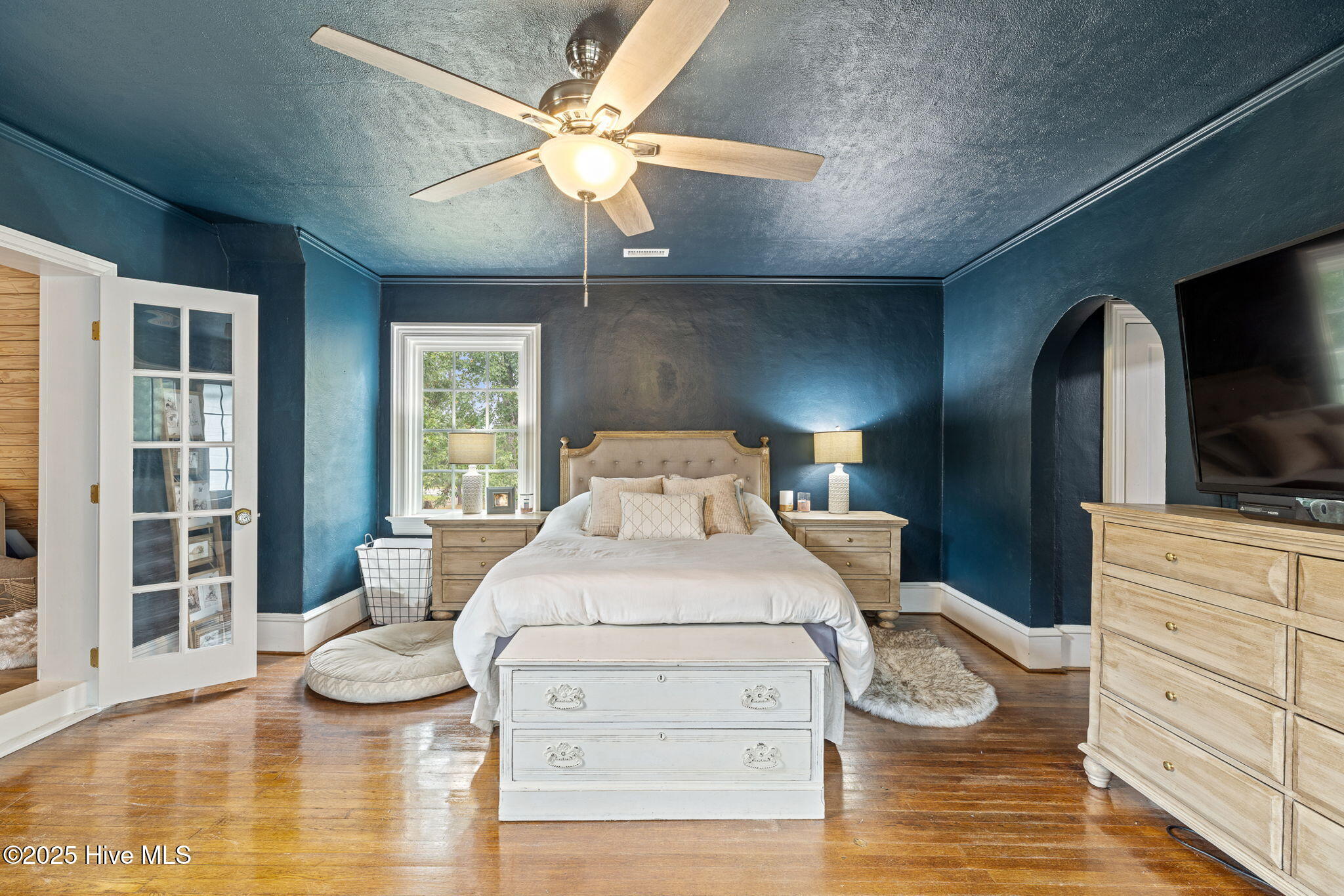 100533679 | Photo 40