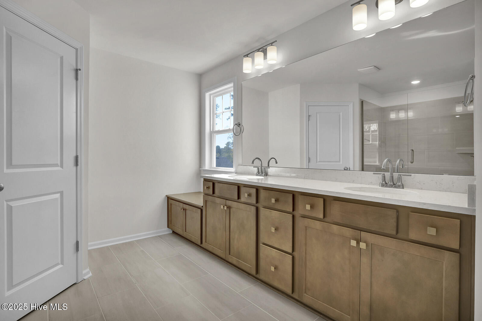 100497976 | Photo 26